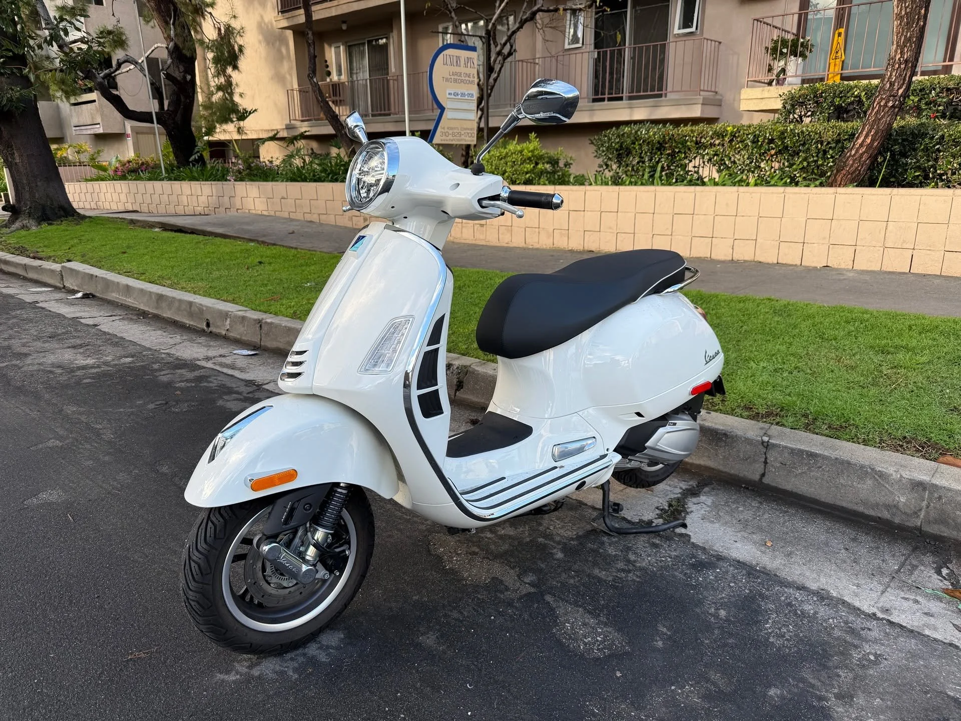 IG Review: Vespa GTS Super 310 HPE! 

THE GREAT: Any Vespa is going to be a quality product. But this is their top-of-the-line rig. It&rsquo;s bigger than the 50/150 line, with much more robust suspension and brakes. If you&rsquo;re a larger human, y