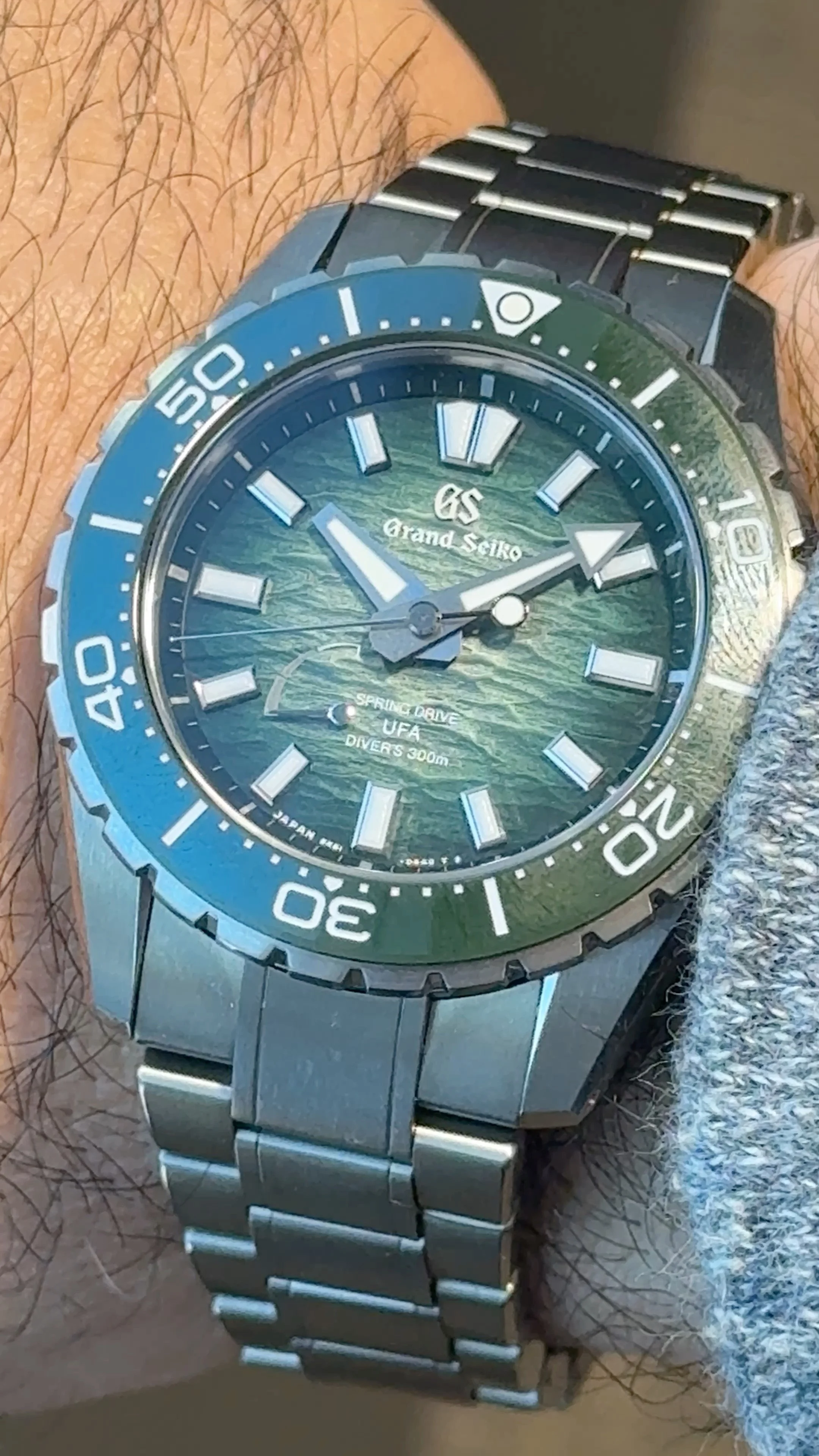 USHIO! My man @josep.kirk stopped by with the new @grandseikoofficial toys from Watches and Wonders and Phuc-Me this new diver is my jam! 40.8mm X 13mm titanium with everything GS does well, PLUS fixes the stuff they didn't do well! It's the right si