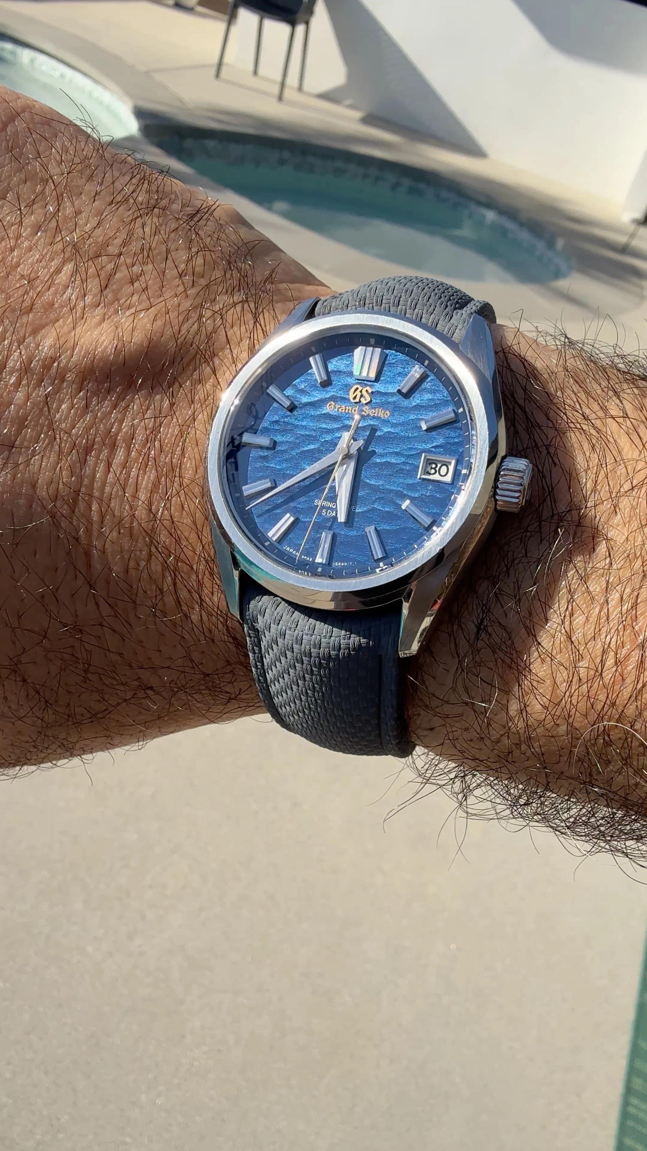 The Lake Suwa has not gotten nearly enough wrist time in the last 4 years, and that's changing today. The problem was taper on the bracelet, or the lack thereof. Too much chunk on the bracelet compared to the case (solved in the latest USHIO release!