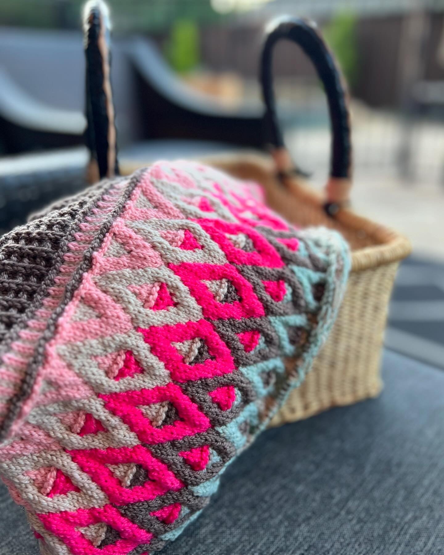 Some coffee-on-the-patio knitting! 🧶 Here in Texas we have to get out and enjoy the temps before summer sets in 😰😂

#mkartuskal #artusshawl #moonstruck_knits #pluckyknitter 

Our shop hours:
Monday-Thursday: 9:30am-8pm
Friday-Saturday: 9:30am-4pm
