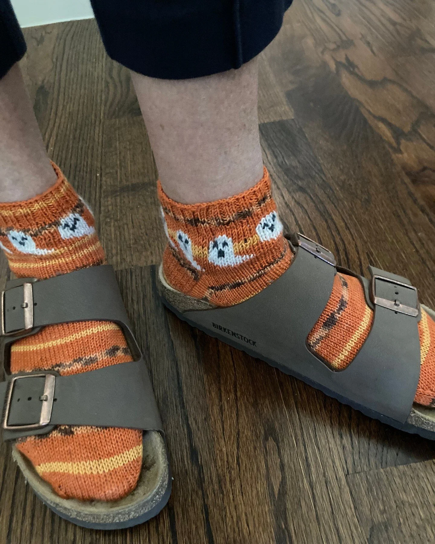 🧶🧦✨Socktober at McKinney Knittery ✨🧦🧶

Merri's Socktober combo:

Yarn: White and black sock yarn and a third color of your choice for background
Pattern: @summer.lee.knits Cuff Club 

Soooo cute.... with or without Birks! 👻 

#summerleedesignco 