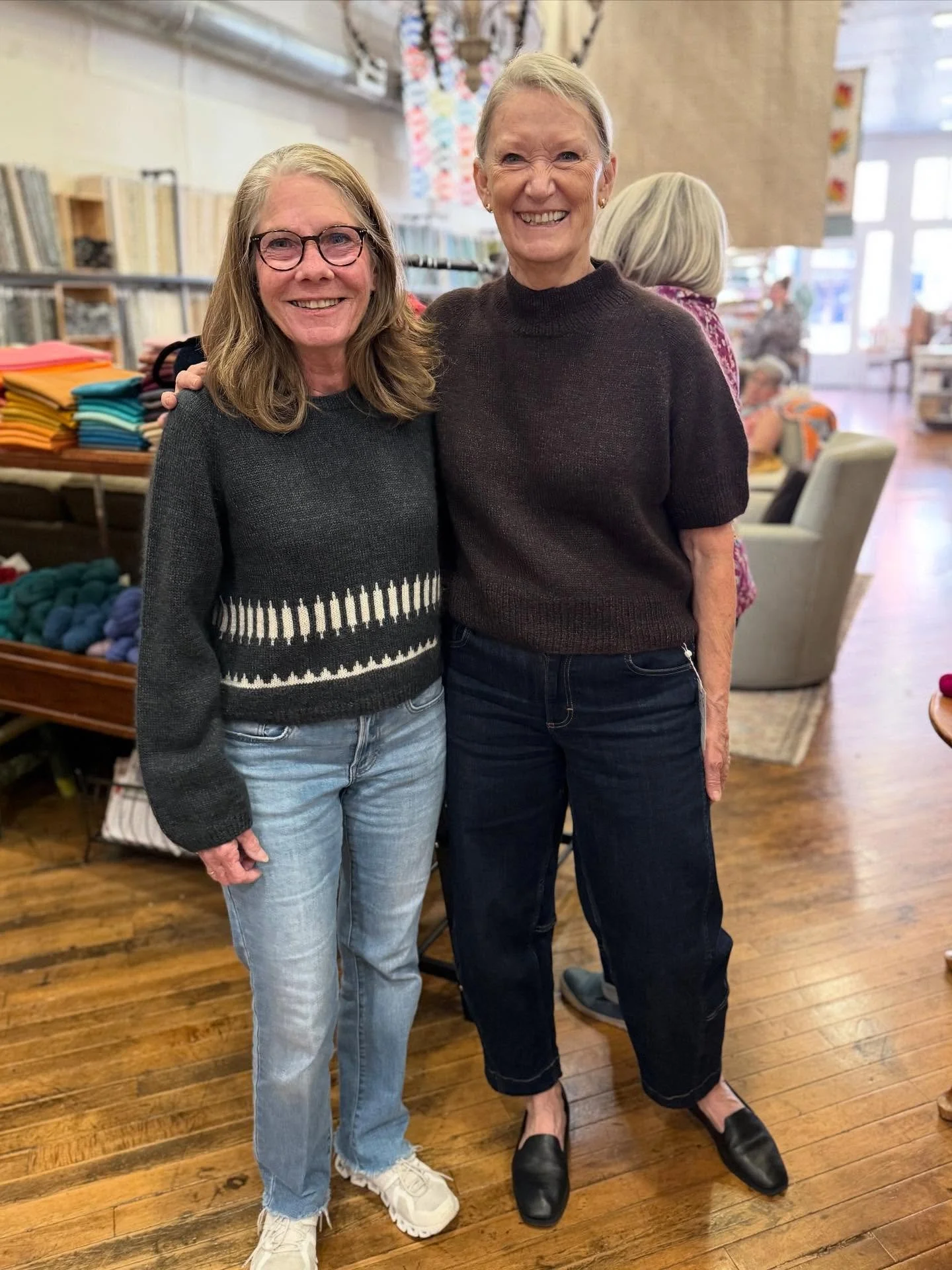 Sandy brought lots of gorgeous sweater samples....including this Duva pullover!! She is here until 2...so come say hi!!

#itoyarn #trunkshow #mckinneyknittery