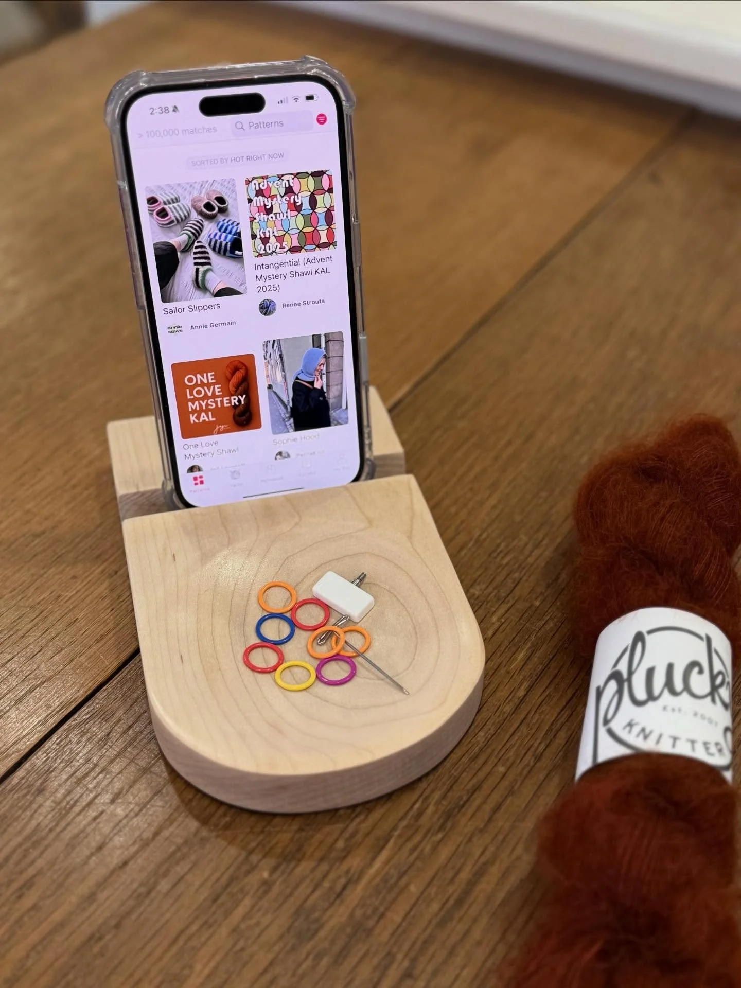 Are you ready to snuggle up with all the projects this holiday season? Check out this Maple Phone Stand by Thread and Maple! 

Keep your digital patterns in sight and small notions within reach, while you work on your next needle-craft project. Handm