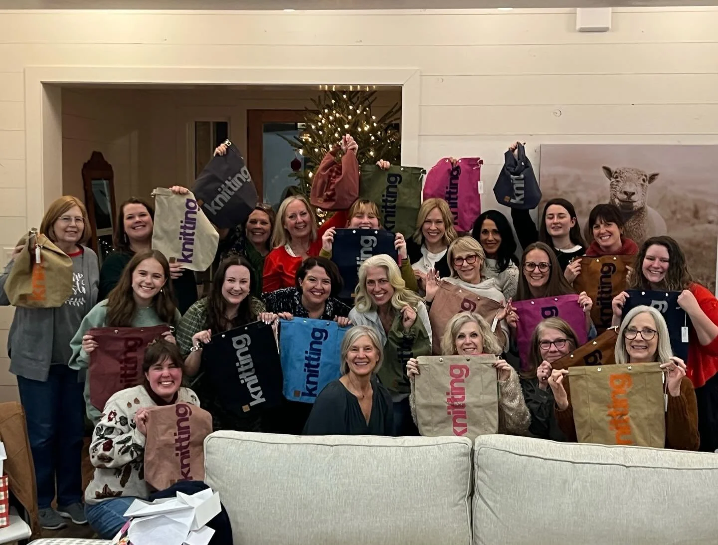 Ginger played Santa and gifted all of us these amazing project bags by @pinkhazelbags. A HUGE SHOUTOUT to Anette for fulfilling our wildest project bag dreams!!! 

THANK YOU from Ginger and the whole team, Anette!!! 💚💜🩵💛🤎🩶🩷🐑🧶

#pinkhazelbags