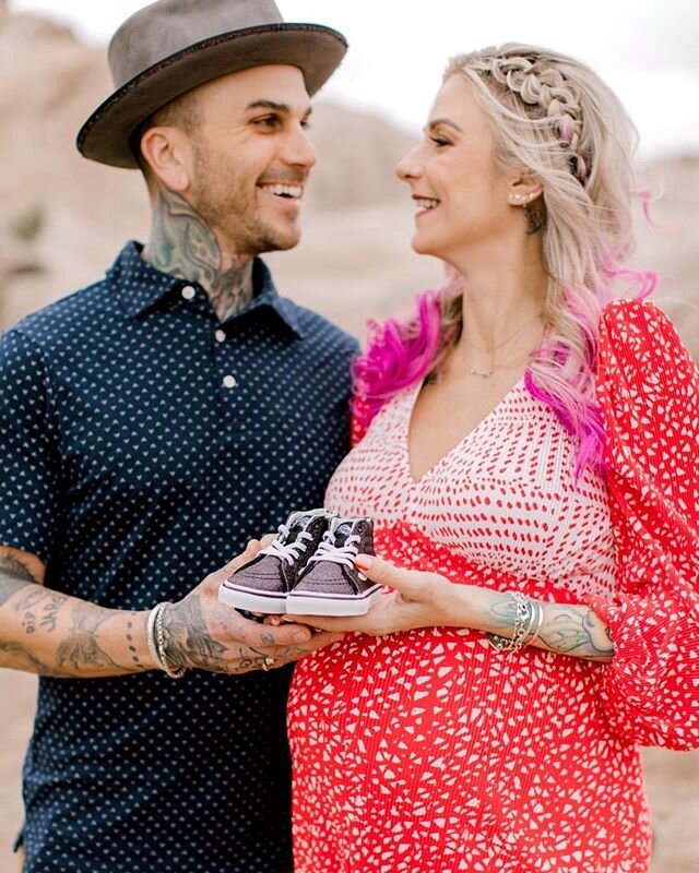 What an honor to be part of this beautiful photo shoot!
&bull;
&bull;
&bull;
Photographer @jessicalynn_photo 
Makeup @beautybyvg 
Hair @dressyourhair_vg &bull;
&bull;
&bull;
#maternityphotography #pregnancyannouncement #pregnantbelly #outdoorphotogra
