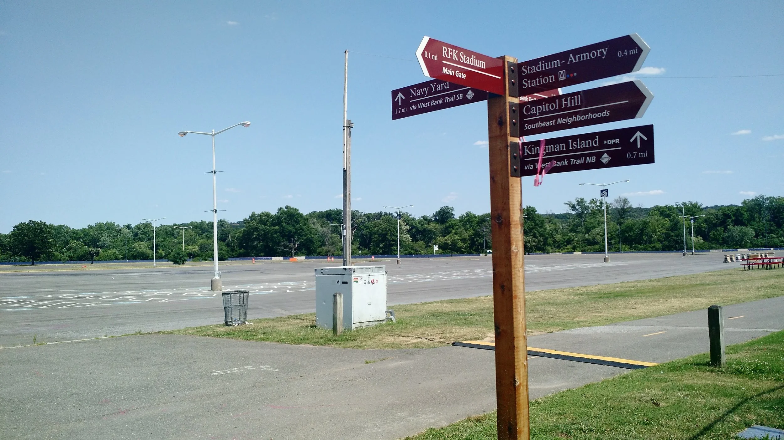 The signs look great and are very helpful, but you still have to find your way to the ARWT trail to benefit from them (in the case above, by traversing a vast sea of asphalt)