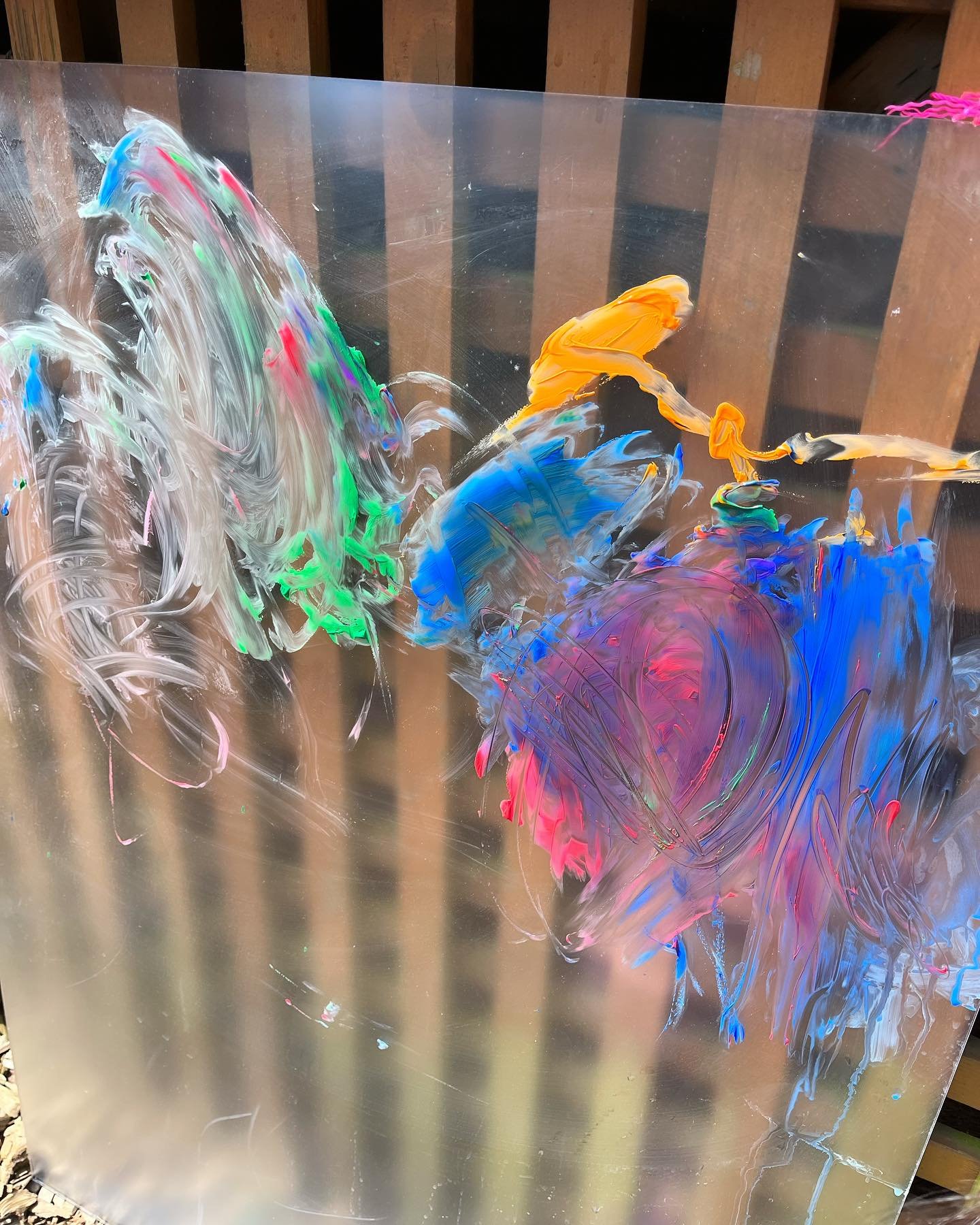 Outdoor finger painting was a big hit! We aren&rsquo;t afraid to get messy with our art exploration. It&rsquo;s all an important part of learning. 🎨 

#tigerlilypreschool #seattlepreschool #halfdaypreschool #fingerpainting #outsidefingerpainting #no