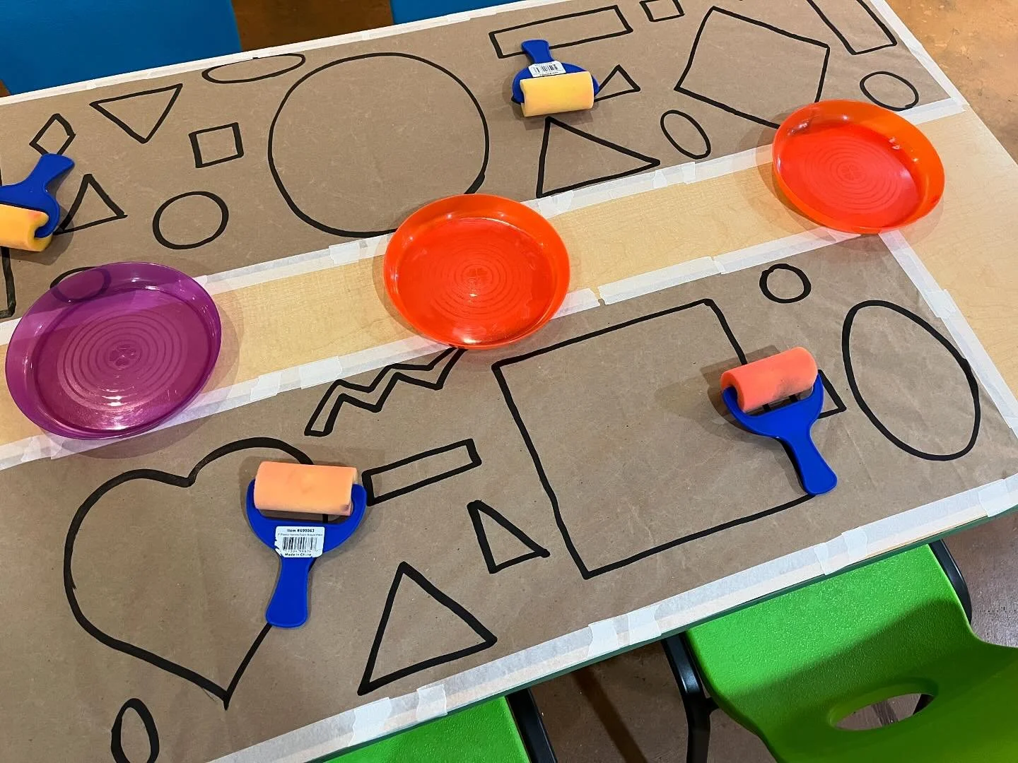 The tables were prepped and ready for paint 🎨 Painting with foam rollers is always a hit! 

#tigerlilypreschool #halfdaypreschool #seattlepreschool #shorelinepreschool #preschoolart #preschoolpainting 

Want to learn more about our program? Visit ou