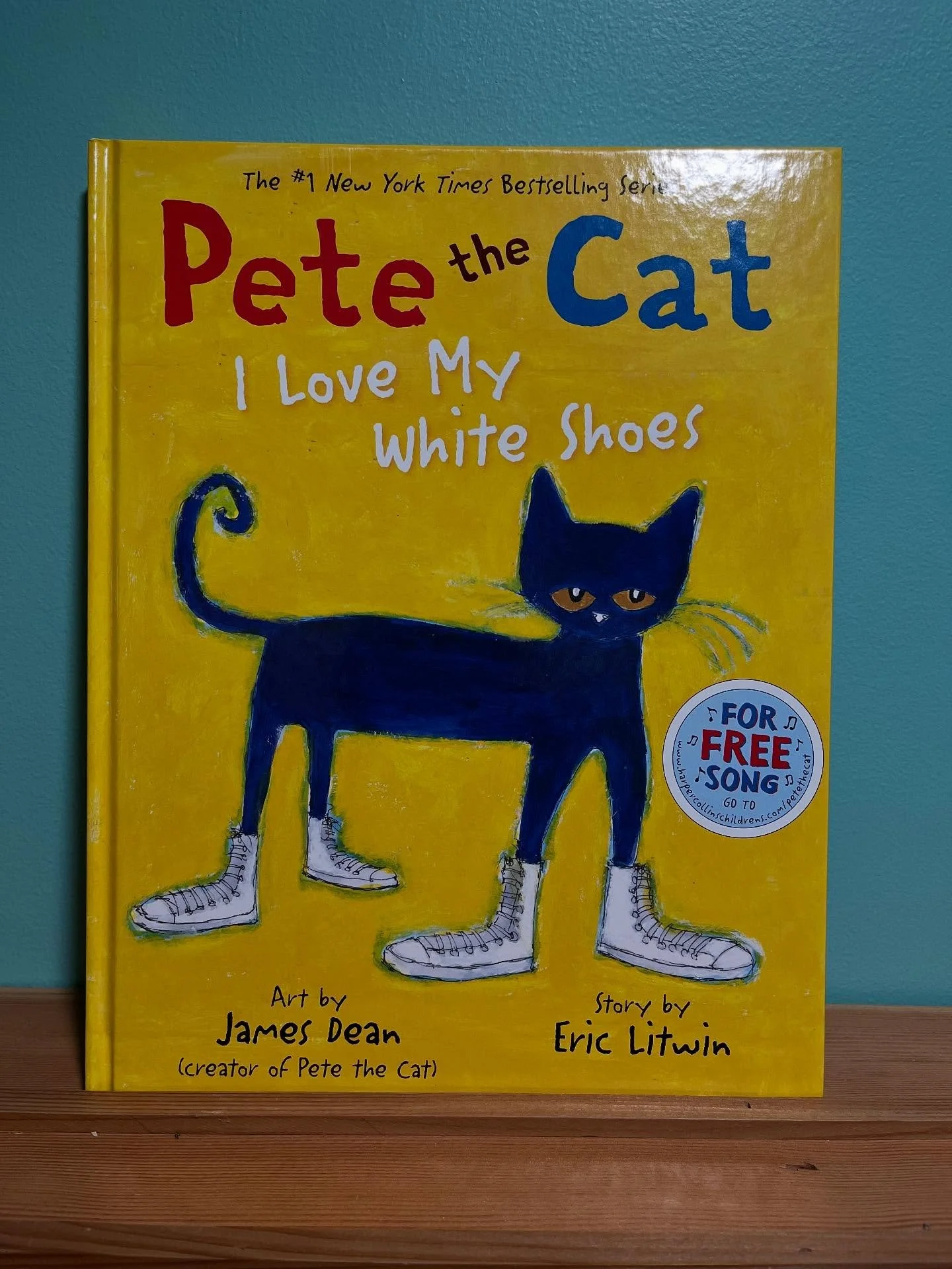 🐈&zwj;⬛ BOOK SPOT LIGHT 👟

&ldquo;Pete the Cat: I Love My White Shoes&rdquo; by Eric Litwin, illustrated by James Dean

Join Pete as he walks down the street in his brand-new white shoes, singing his song! 🎶 &ldquo;I love my white shoes, I love my