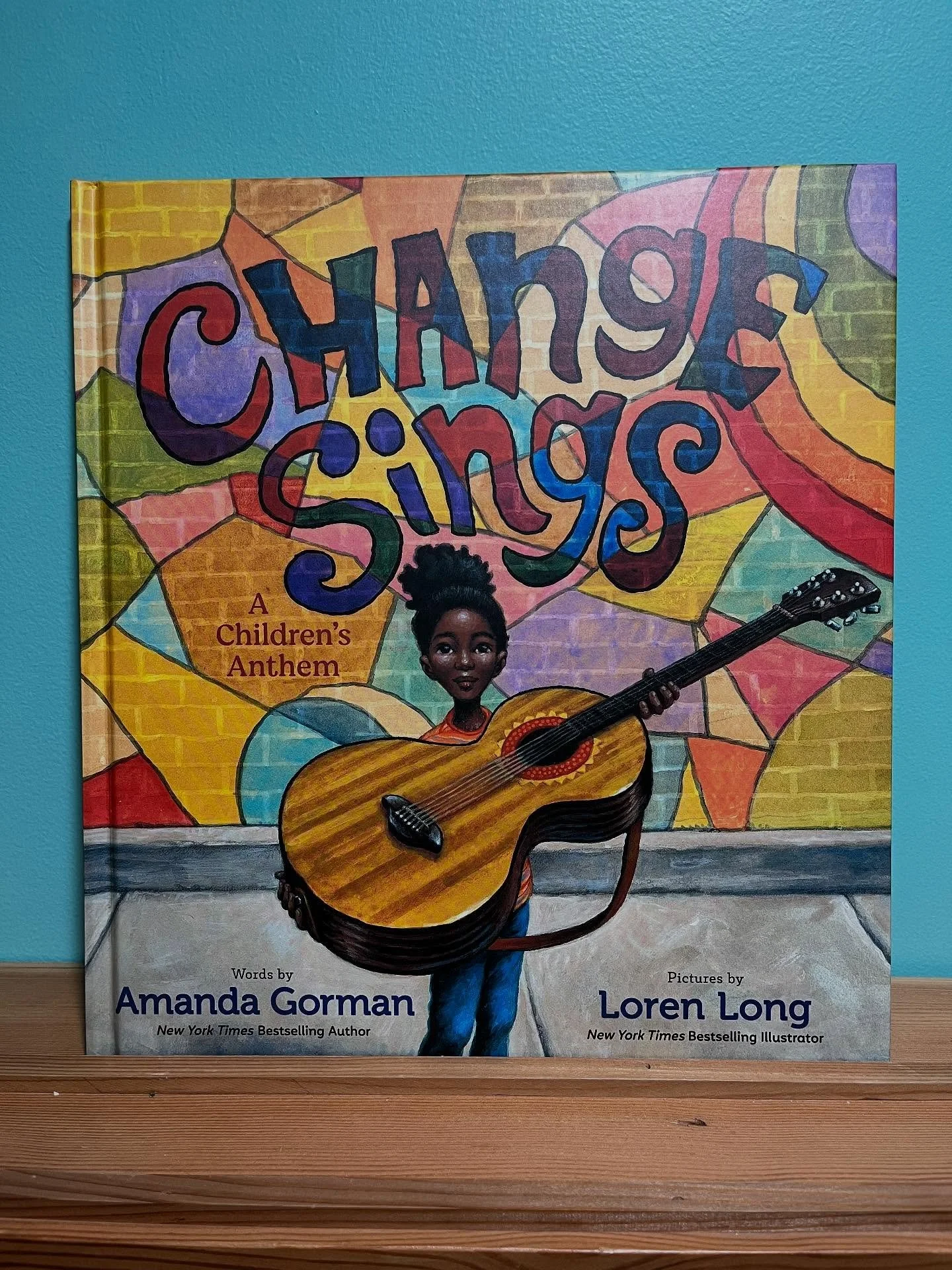 🎺 BOOK SPOT LIGHT 🎸

&ldquo;Change Sings: A Children&rsquo;s Anthem&rdquo; by Amanda Gorman, illustrated by Loren Long

&ldquo;I can hear change humming 
In its loudest, proudest song.
I don&rsquo;t fear change coming,
And so I sing along.&rdquo;

