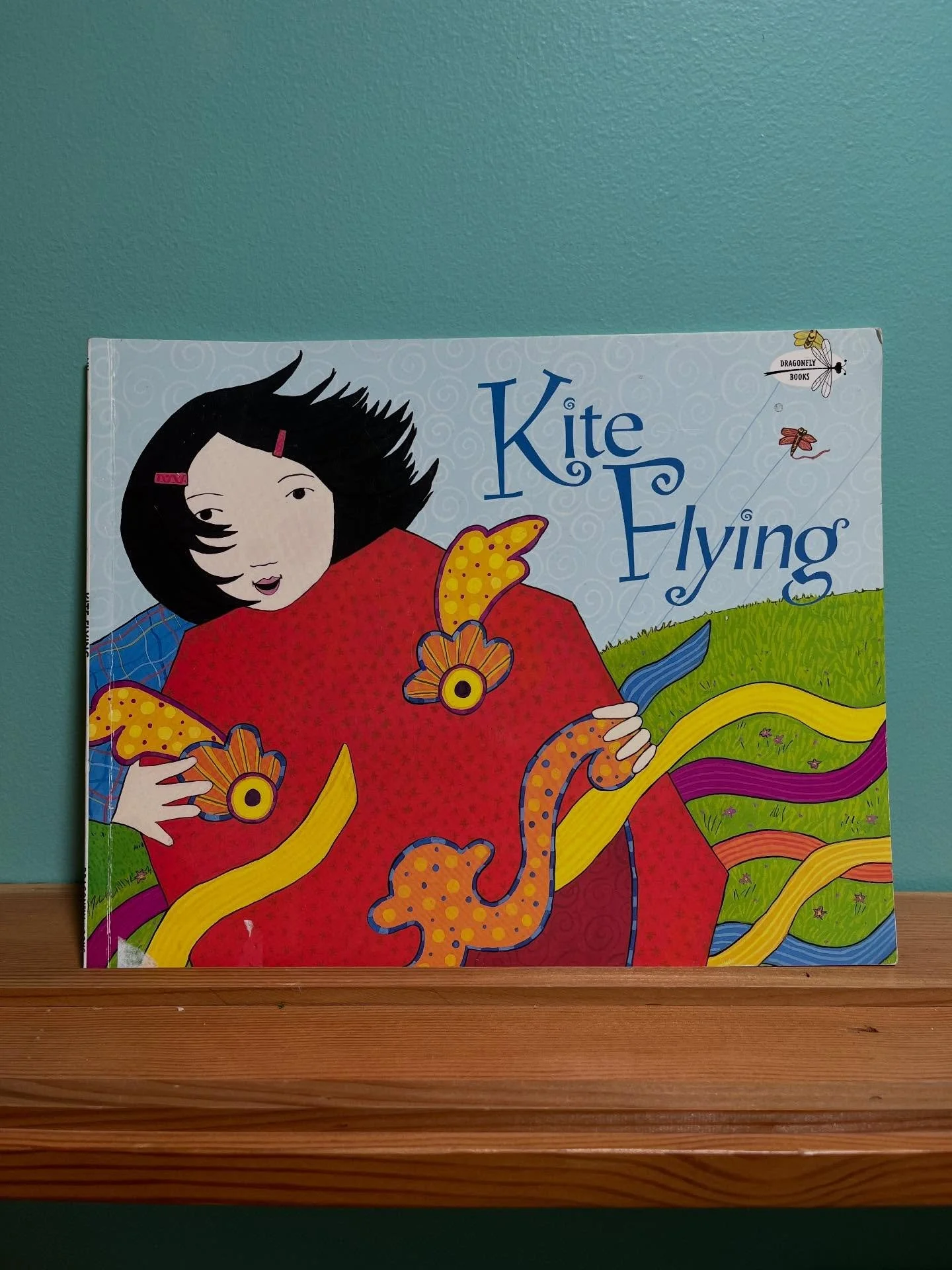 🪁 BOOK SPOT LIGHT 🪁

&ldquo;Kite Flying&rdquo; by Grace Lin 

&ldquo;The wind is blowing, and a family gathers to build their own kite. Using sticks and paper, paint and glue, they make a DRAGON! But will their dragon fly?&rdquo;

Grace Lin&rsquo;s