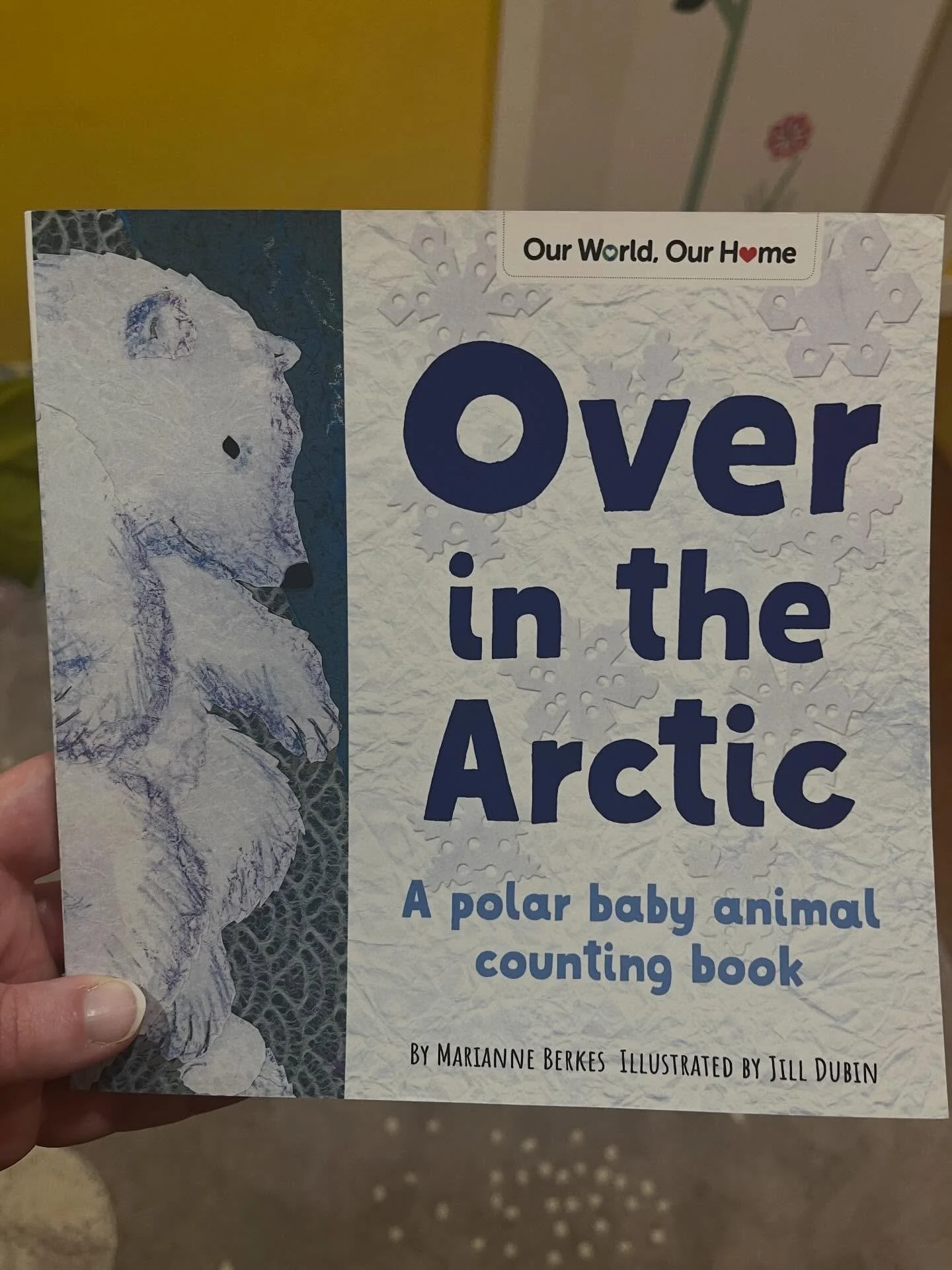 🐻&zwj;❄️ BOOK SPOT LIGHT 🐇

&ldquo;Over in the Arctic: A polar baby animals counting book&rdquo; by Marianne Berkes, illustrated by Jill Dubin

&ldquo;Let&rsquo;s visit the Arctic and count animals that live in the tundra!&rdquo; 

Polar bears roll
