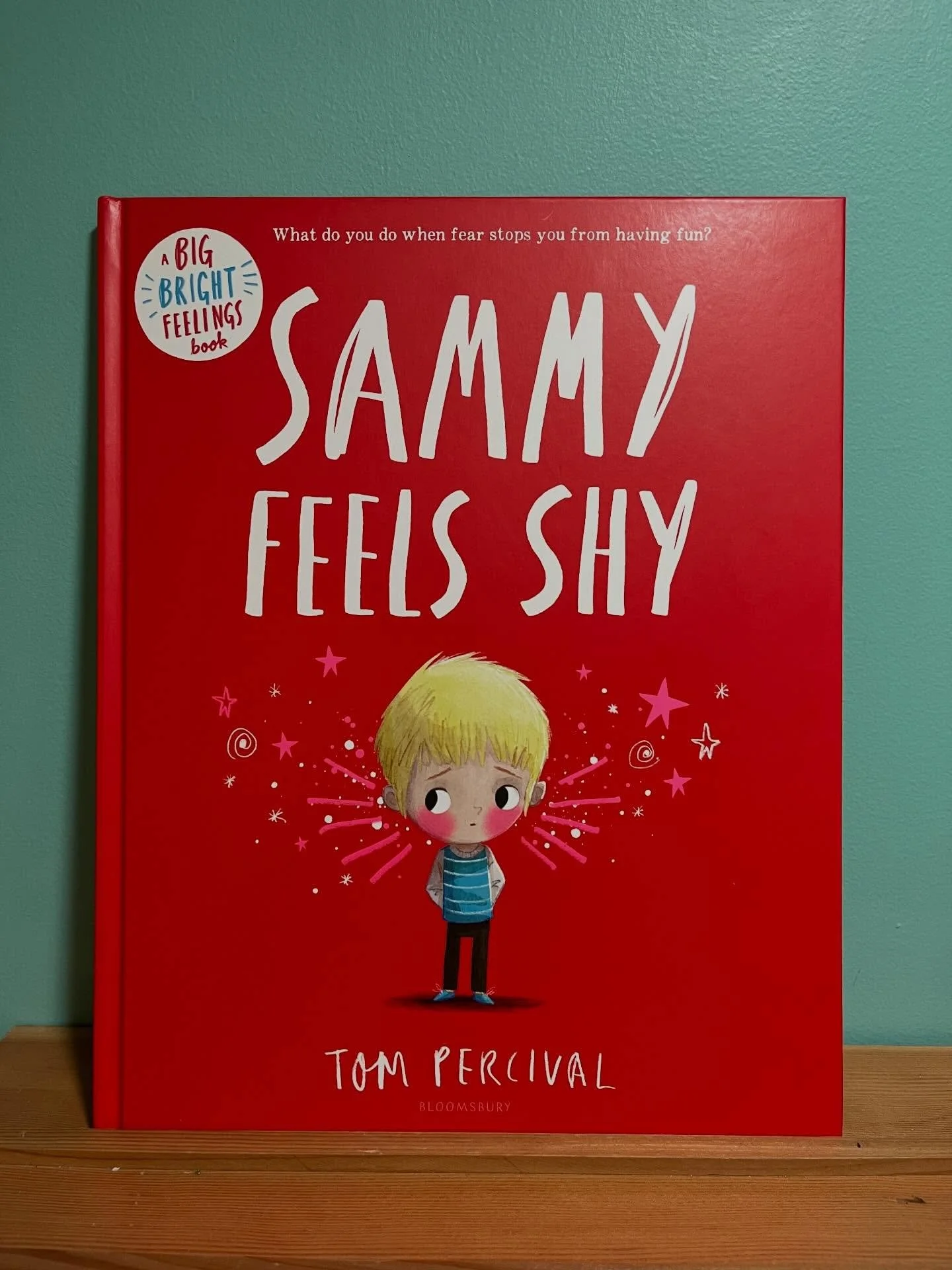✨ BOOK SPOTLIGHT ✨

&ldquo;Sammy Feels Shy&rdquo; by Tom Percival 

&ldquo;What do you do when fear stops you from having fun? Sammy loves having fun . . . except when there are too many other people looking at him!&rdquo; 

Join Sammy as he figures 