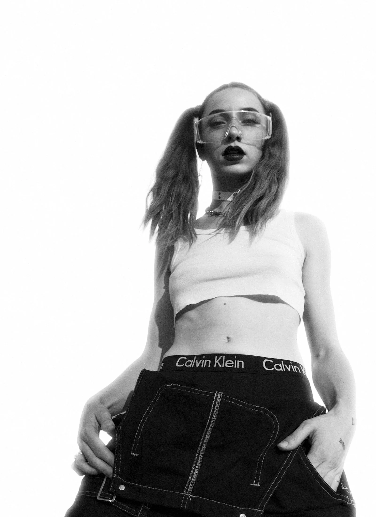 OK HERE RECA V2 LUNETTES CHANTIER VIO BLOOM NB RETOUCHE NOIR AVEC ADOX CHS copie 3.jpg