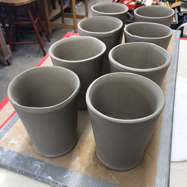 Hand built cups using new template. I think slip casting this form would be a whole lot faster and easier. Live and learn#slabbuild #slabbuild #slabbuiltceramics #slabbuilding #ceramica #ceramika #handmade#handmadecup #clay#pottery#wip#potterylove