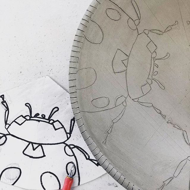 Mishima detail of a large plate#mishima #pottery #potteryofinstagram #ceramica #clay#illustratedpottery #contemporaryceramics #handbuilt #slabbuilt instaceramics #instapottery #ladybug#inspiredbynature#process#claylife #ceramicart
