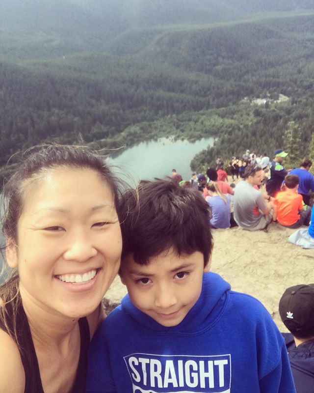 Love when we get to take our workouts outside 🏔😍
.
.
.
#pnwhikes #familyhike #momlife #lifewithboys #seattlefitness #seattlesummers