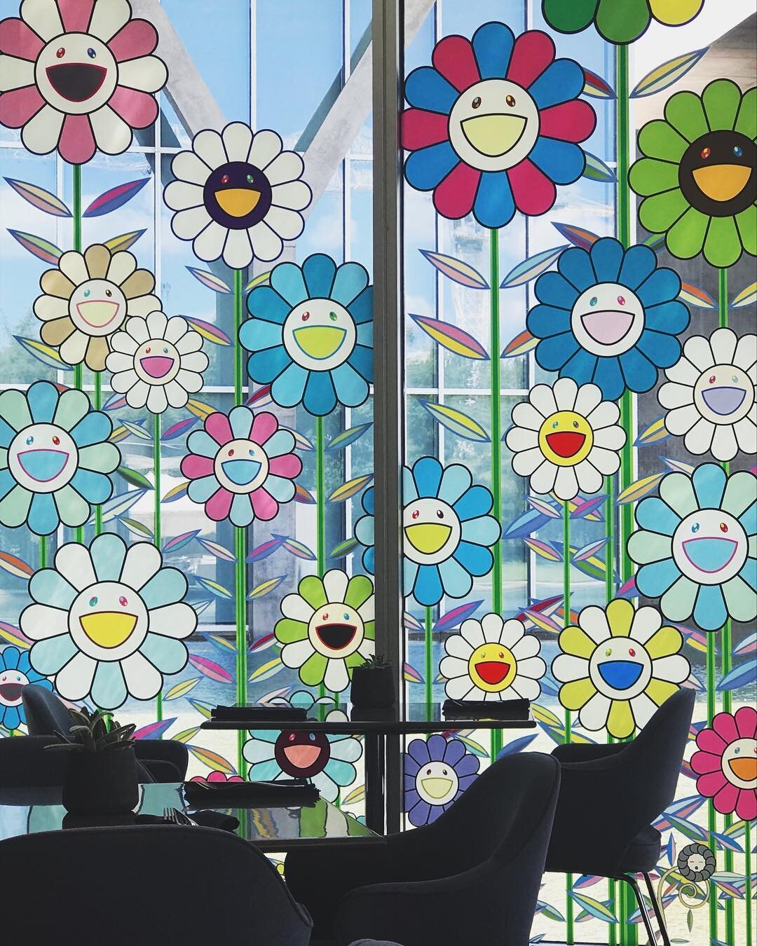 Smiles &amp; Sunshine 🌞 👊🏼
.
.
#Murakami #Art #ModernArt #TheModernFW #FortWorth #Cafe #CafeStyle 🌼
.
.
#LoFi #Goods from #LowDown #Travel #Adventures #RAHWorldTour #EveryDayImTraveling #ShiftingTimeZones #WorldWideHustler #WhereEyeBe #JetSetHen 