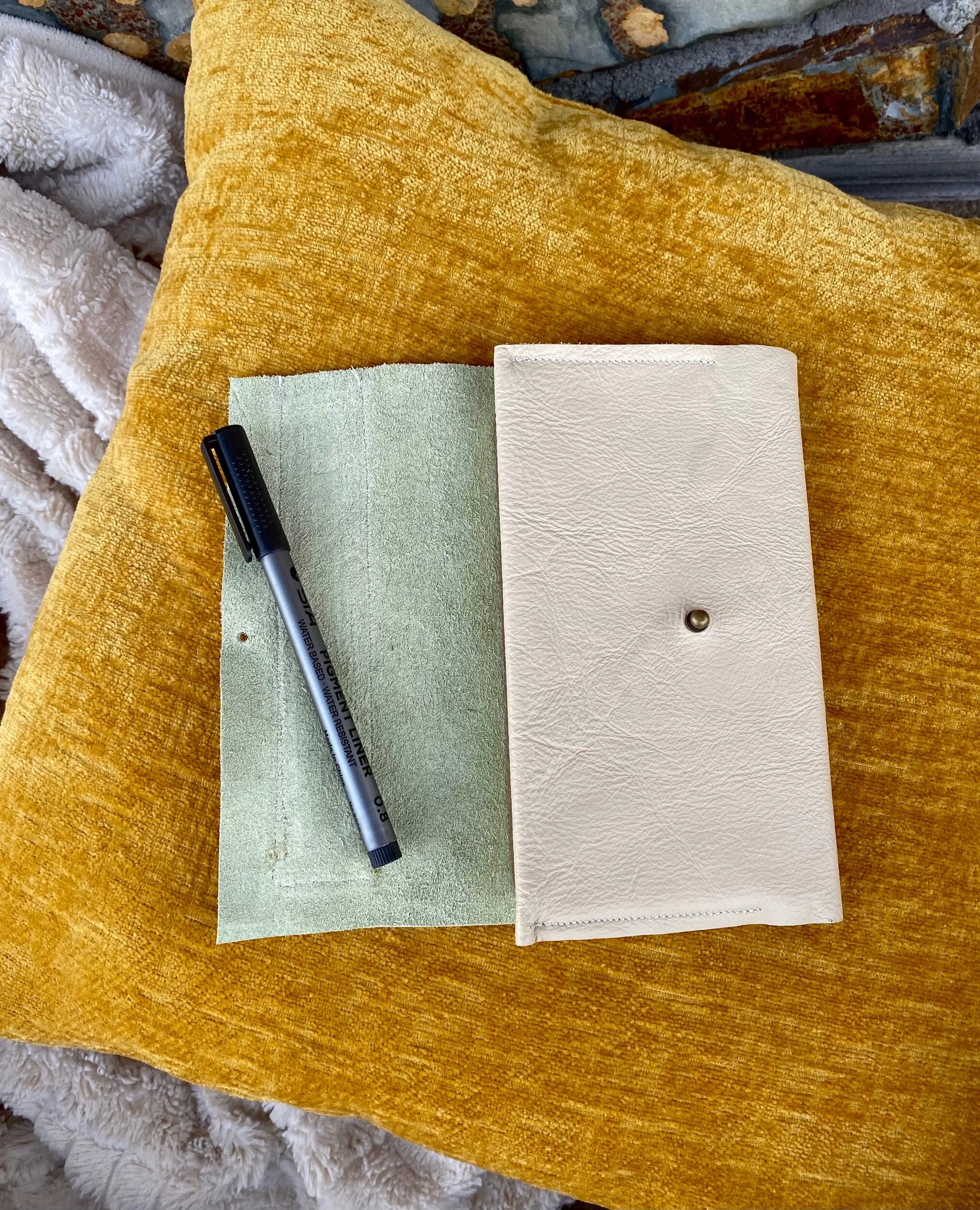 DE4D9D9C-D77D-4354-B29E-7F082EE571D0