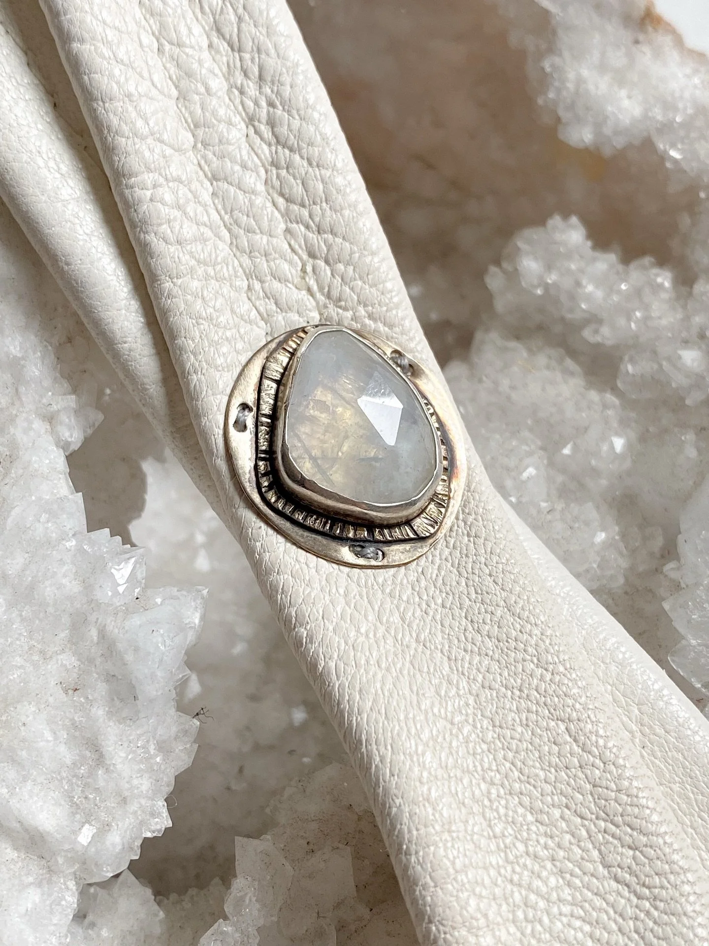 White Moonstone Fringe Bolo ✨ Set in sterling to decorate wild-sourced white tail deer leather&hellip;

Sometimes I braid the fringe on my bolos, but I wanted this piece to stay sleek and clean. I love how the lines drop visually straight down from t