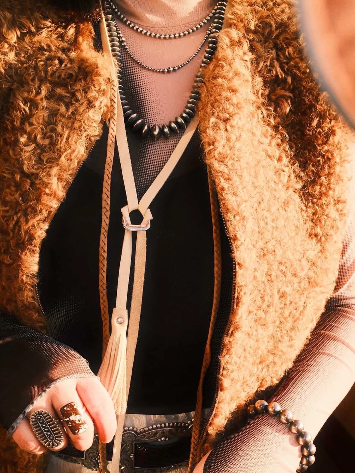 Feeling so over the moon about this collaboration with @danteperozzijewelry x @leather.sage ~ the most versatile offering yet. 

Wear the Cassia Ring as an actual ring on your fingers (these rings look incredible when stacked together btw), or loop y