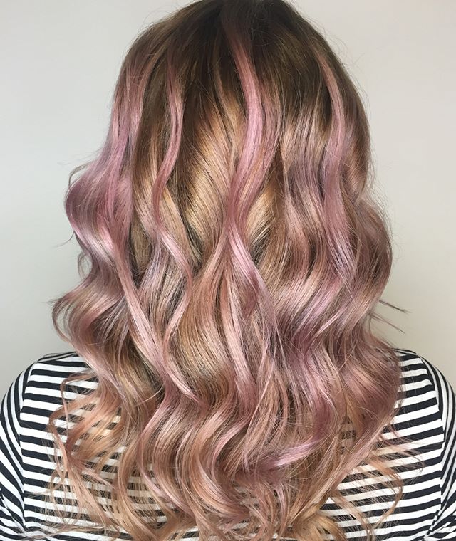Only the prettiest #pastelpink and #rosegold tones for the lovely Jennifer 💕 using only @wellahair @loneandco #loneandco 
Scroll through for the before!
.
.
.
.
.
.
.
#hair #haircolor #hairstyles #balayage #blondehair #pinkhair #rosegoldhair #babyli