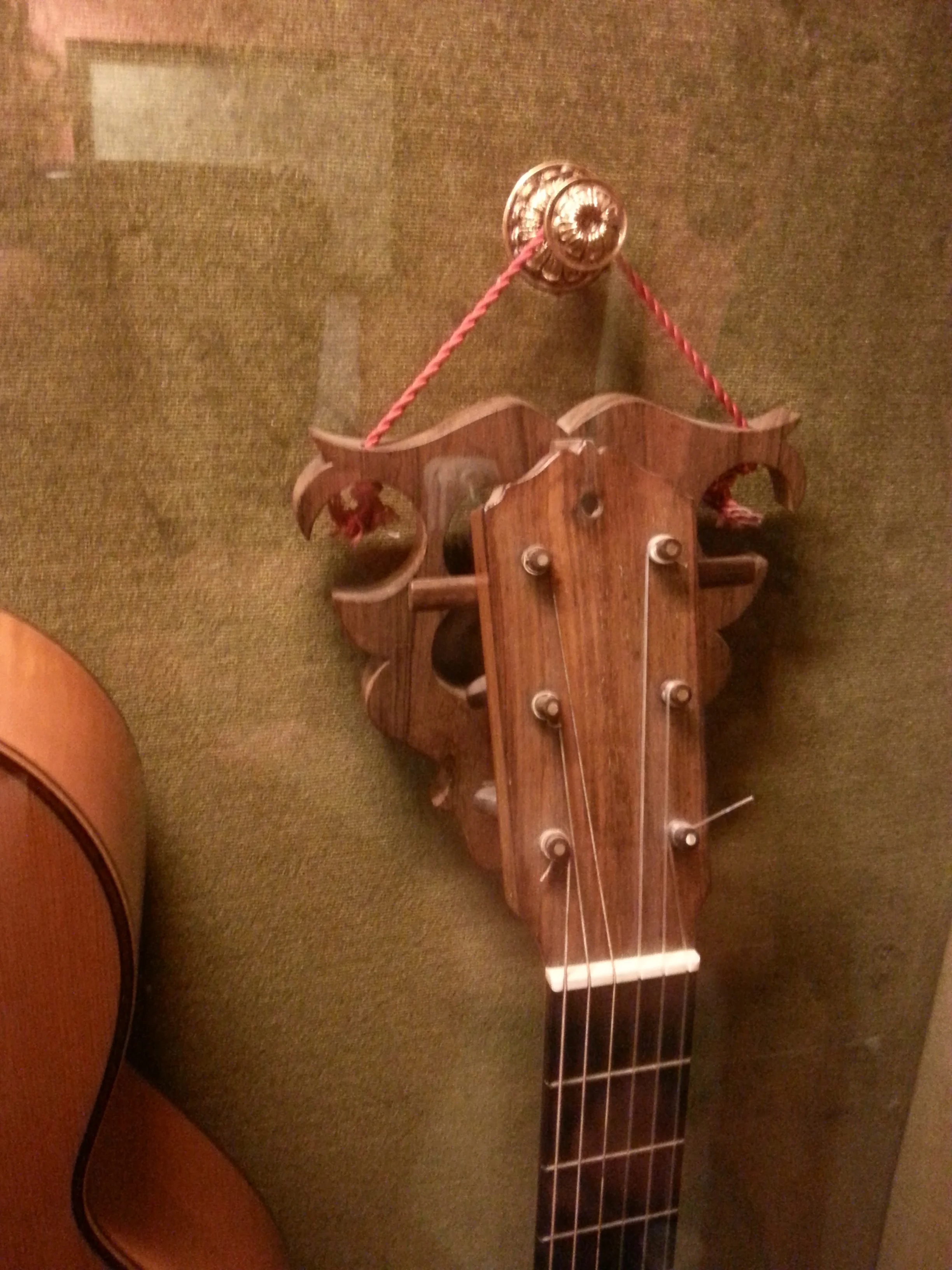 The headstock of the Legendary Domingo Esteso guitar, With a hole in the middle!