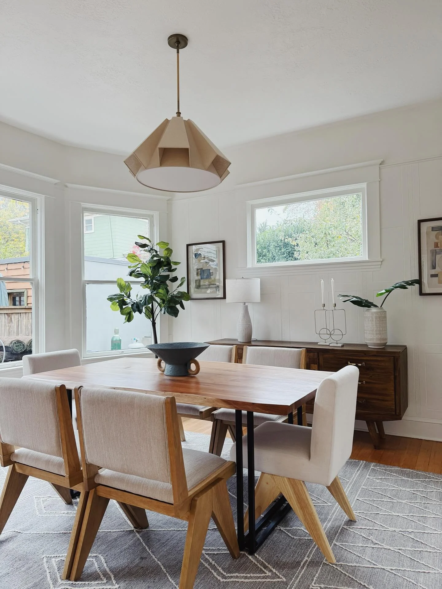 This new gorge light fixture was the icing on the cake 🙌🏻 #crushedit @hurleyinthehouse