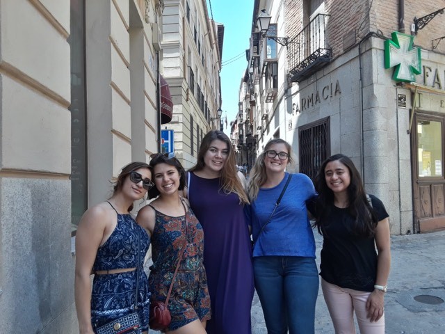 2019 Fellows exploring el centro of Madrid.