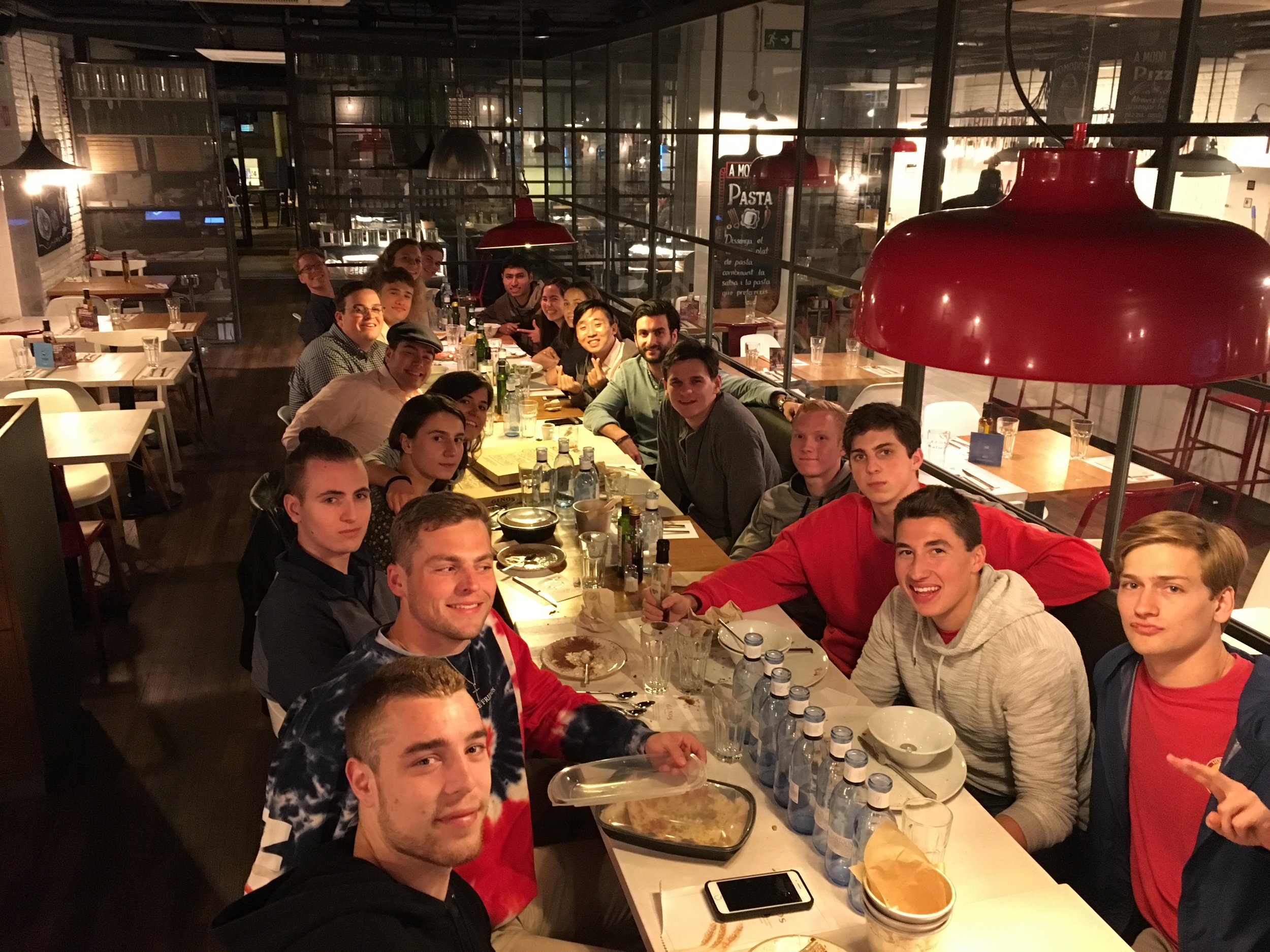 2019 Fellows enjoy a delicious group dinner in Barcelona.