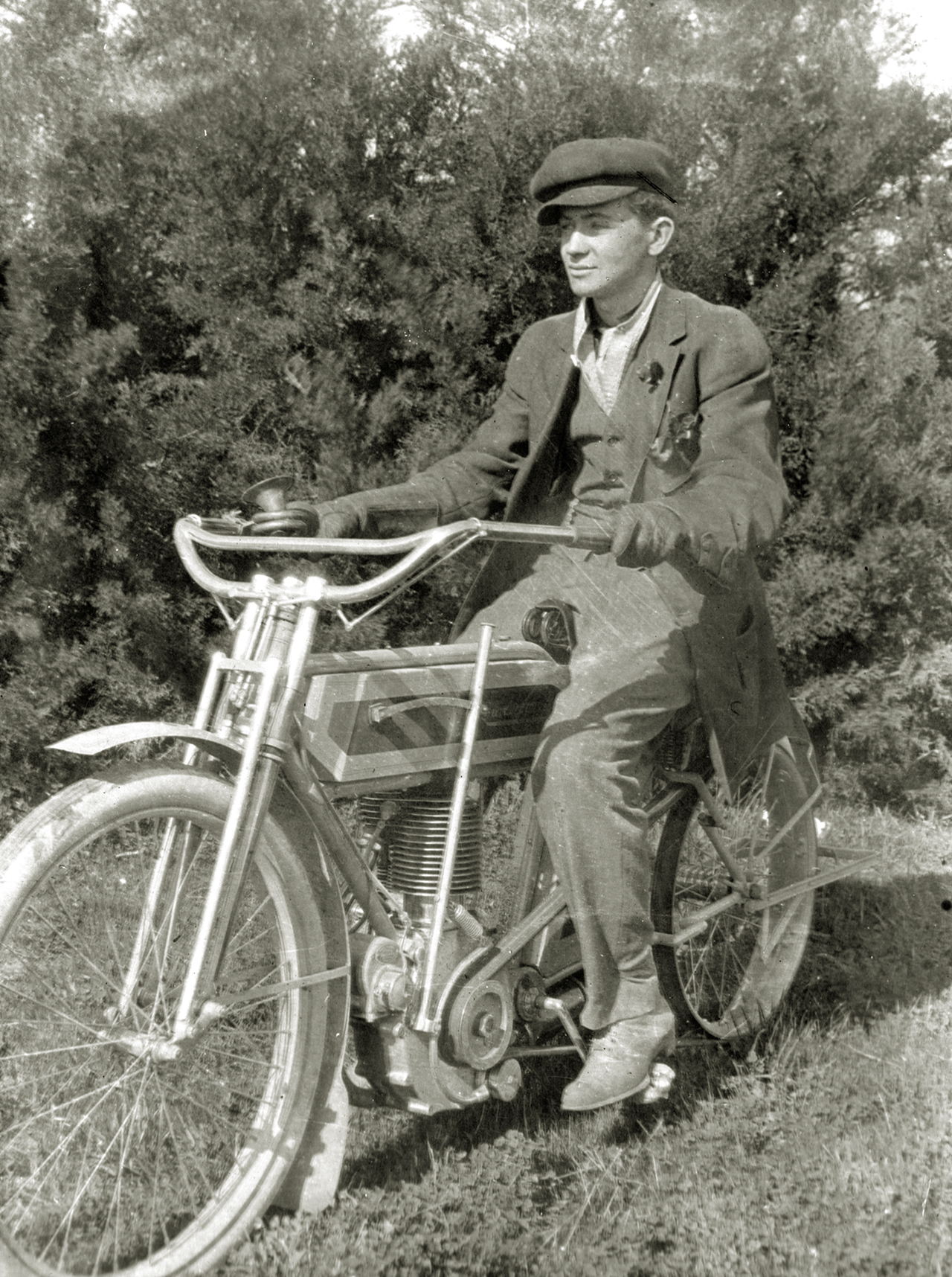 Very early shot of a natty fellow with a Excelsior Auto Cycle single circa 1909.
