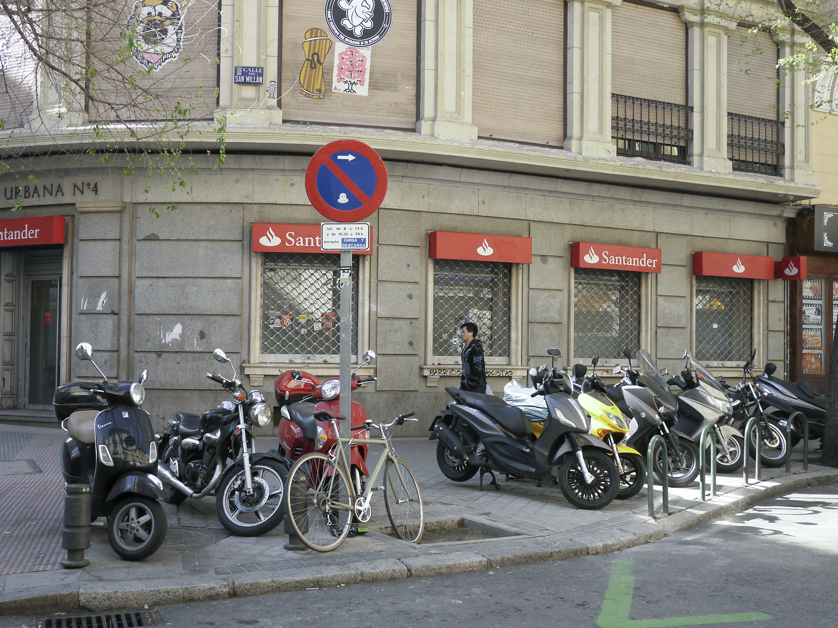  No cop in Madrid will write you a ticket for parking on the sidewalk.&nbsp; 