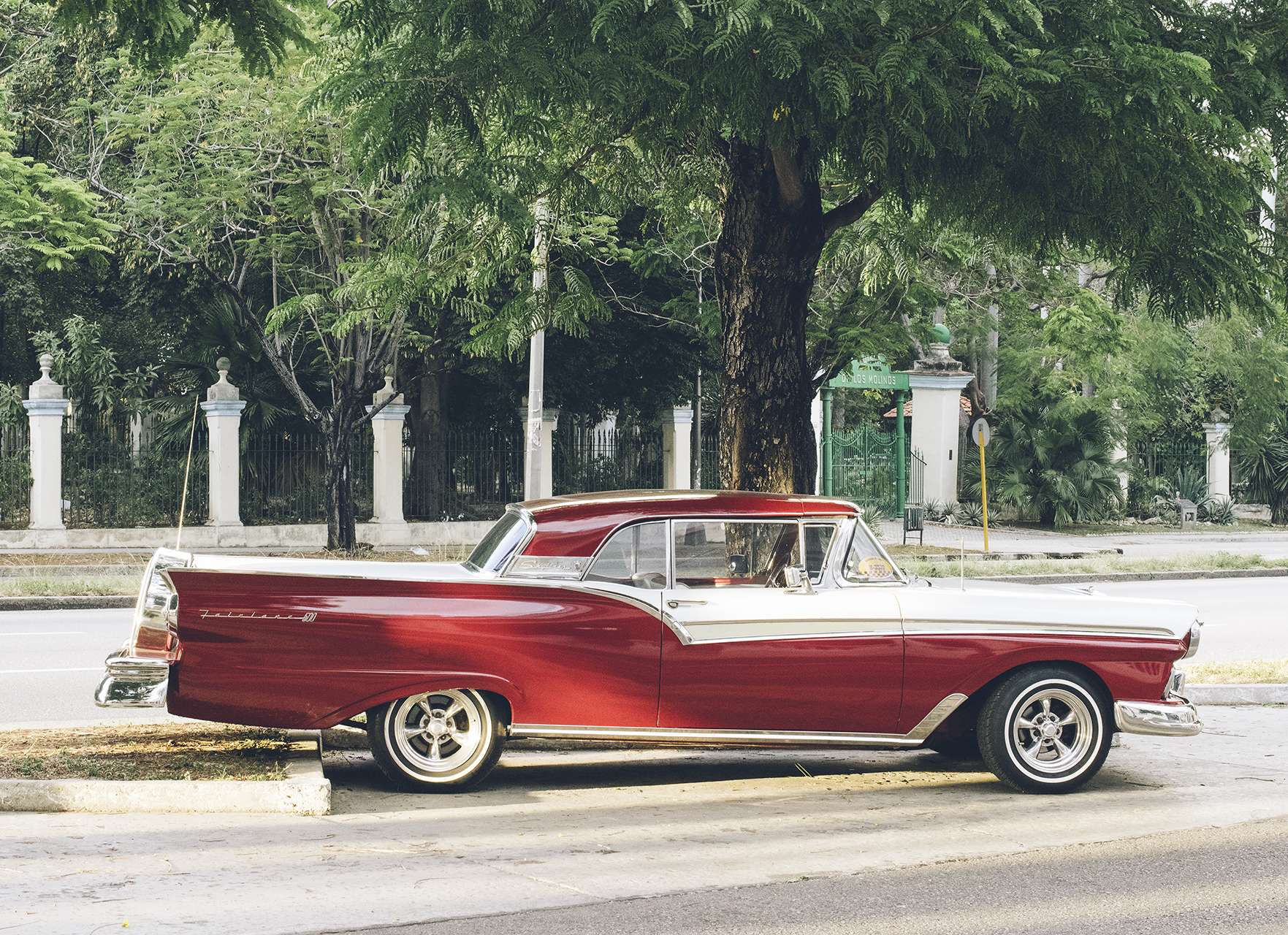 Sweet 1957 Ford Fairline… belleza!