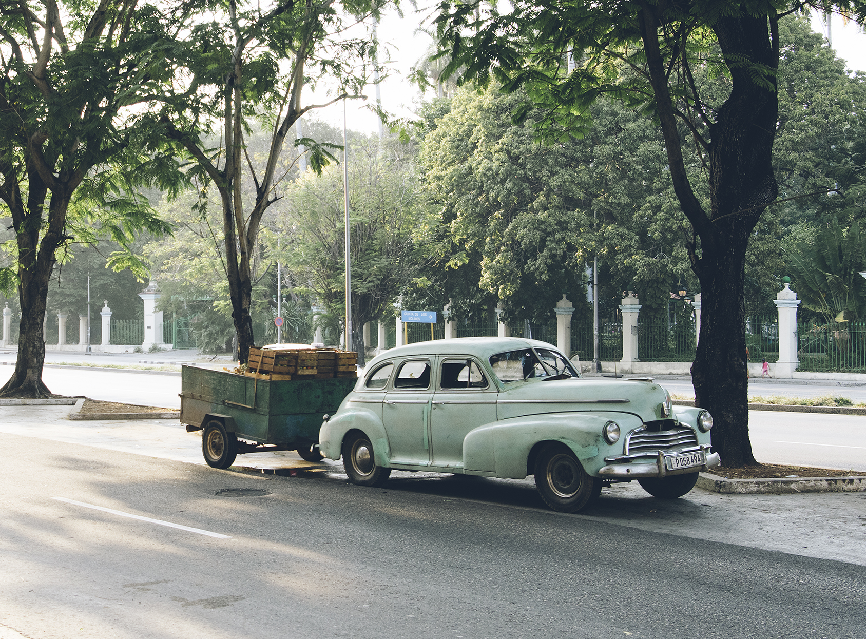  A hard-working 1940s Plymouth Special Deluxe stopped on Salvador Allende Avenue. 