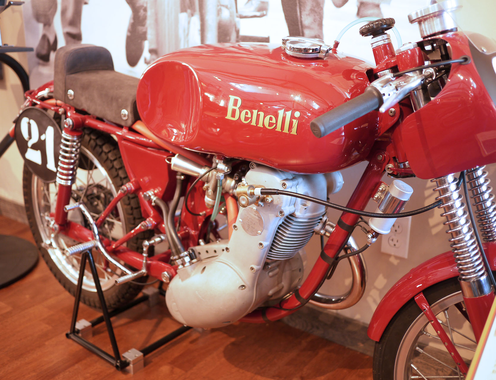 Beautiful Benelli overhead cam racer. This really showcases the Italian genius for casting aluminum.