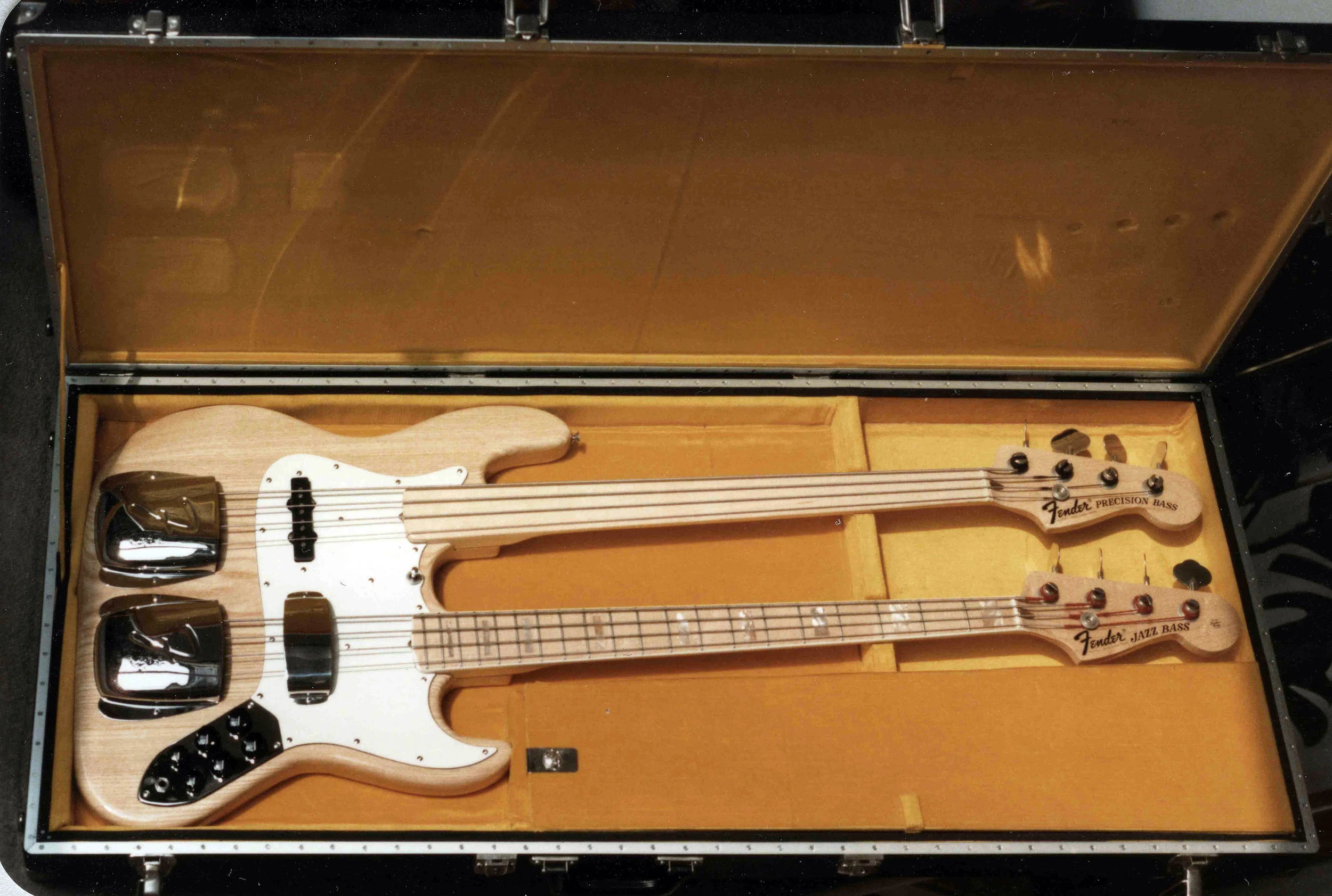 The first Bass Pfändler constructed was a double necked version of a Fender.
