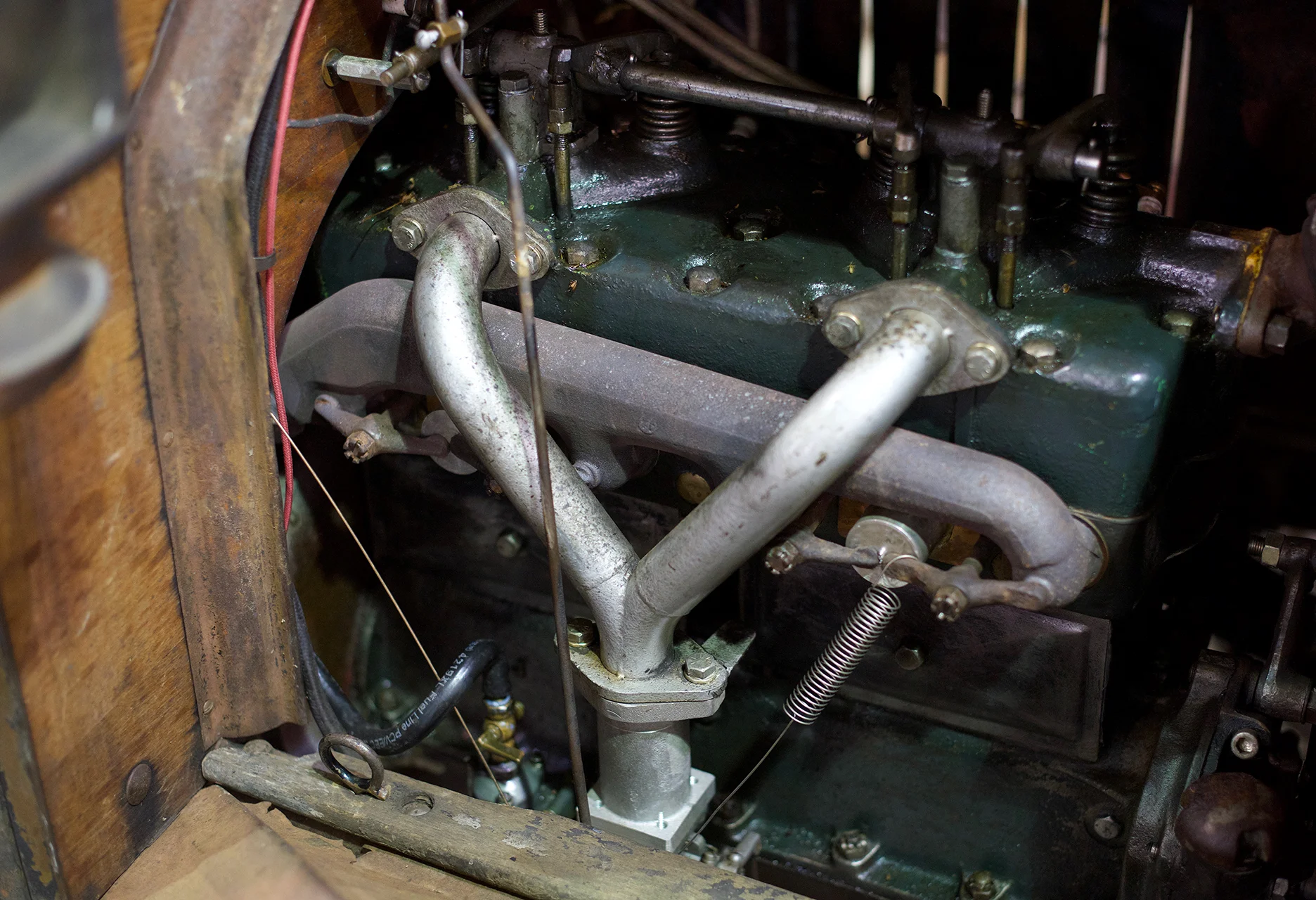 This rare inlet over exhaust layout uses the stock exhaust manifold and valves but has the intake in the head.