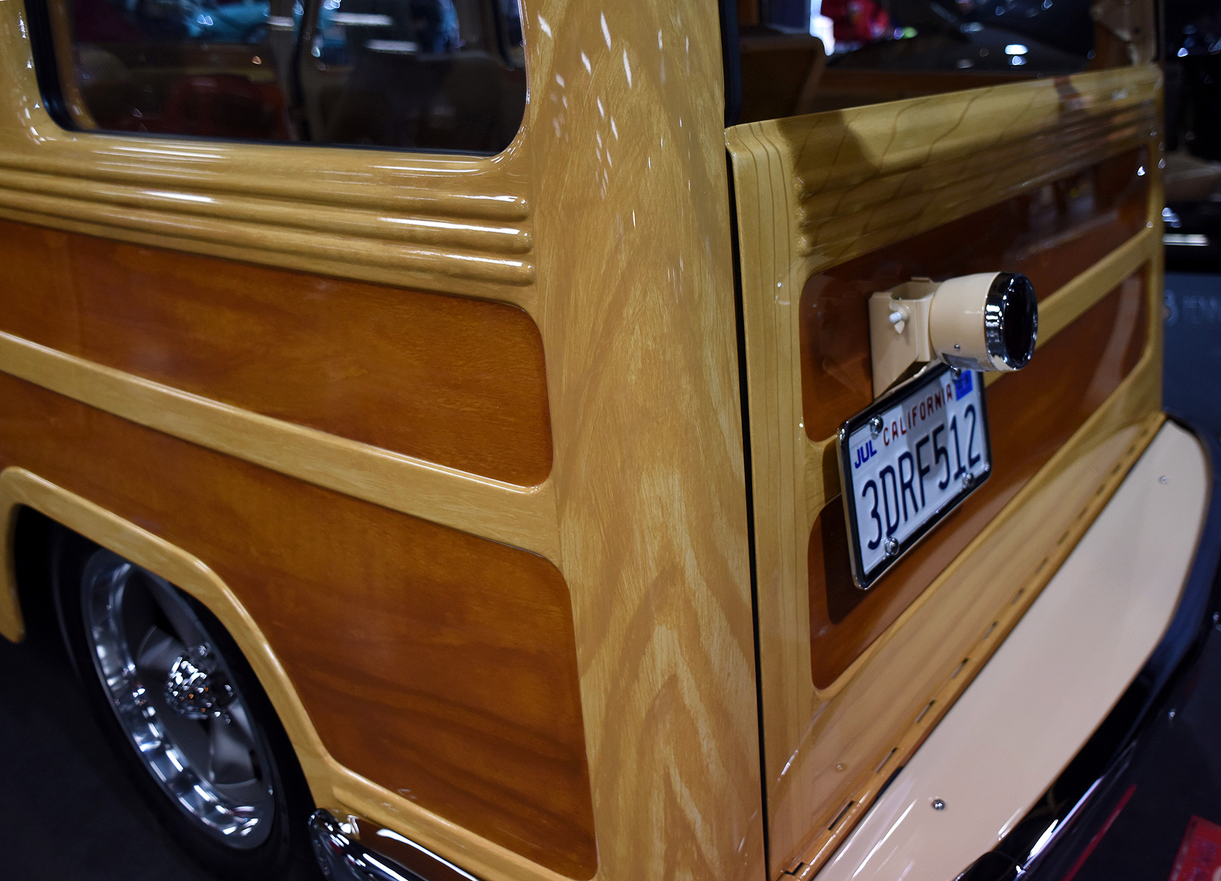  The Willys had a steel body made to look like a woody. Wilky hand painted the amazing wood grain. Looks just like Ash paneling. 
