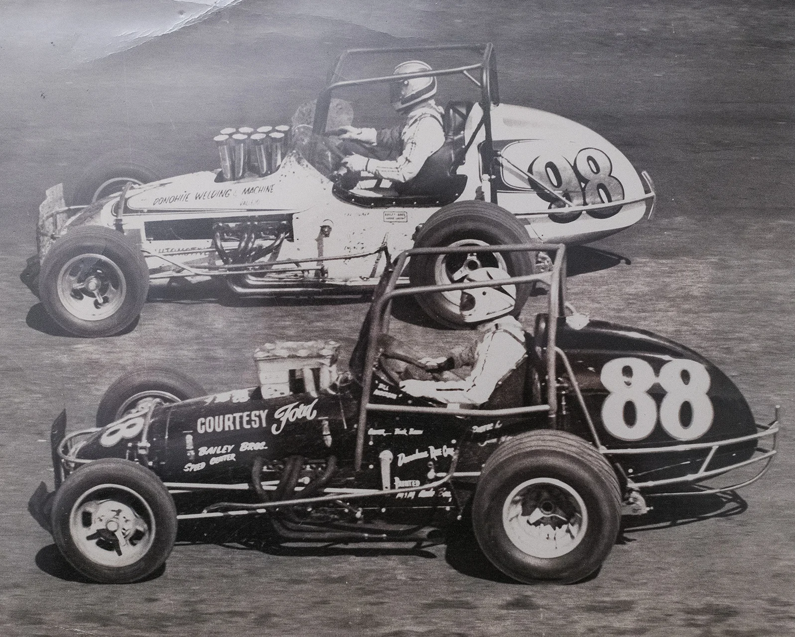 The Anderson brothers,—Johnny (98) and Bill—at Calistoga Speedway, 1974. (Archive photo)