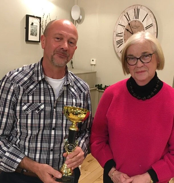 Margaret Muldoon presents the Fran Muldoon trophy.