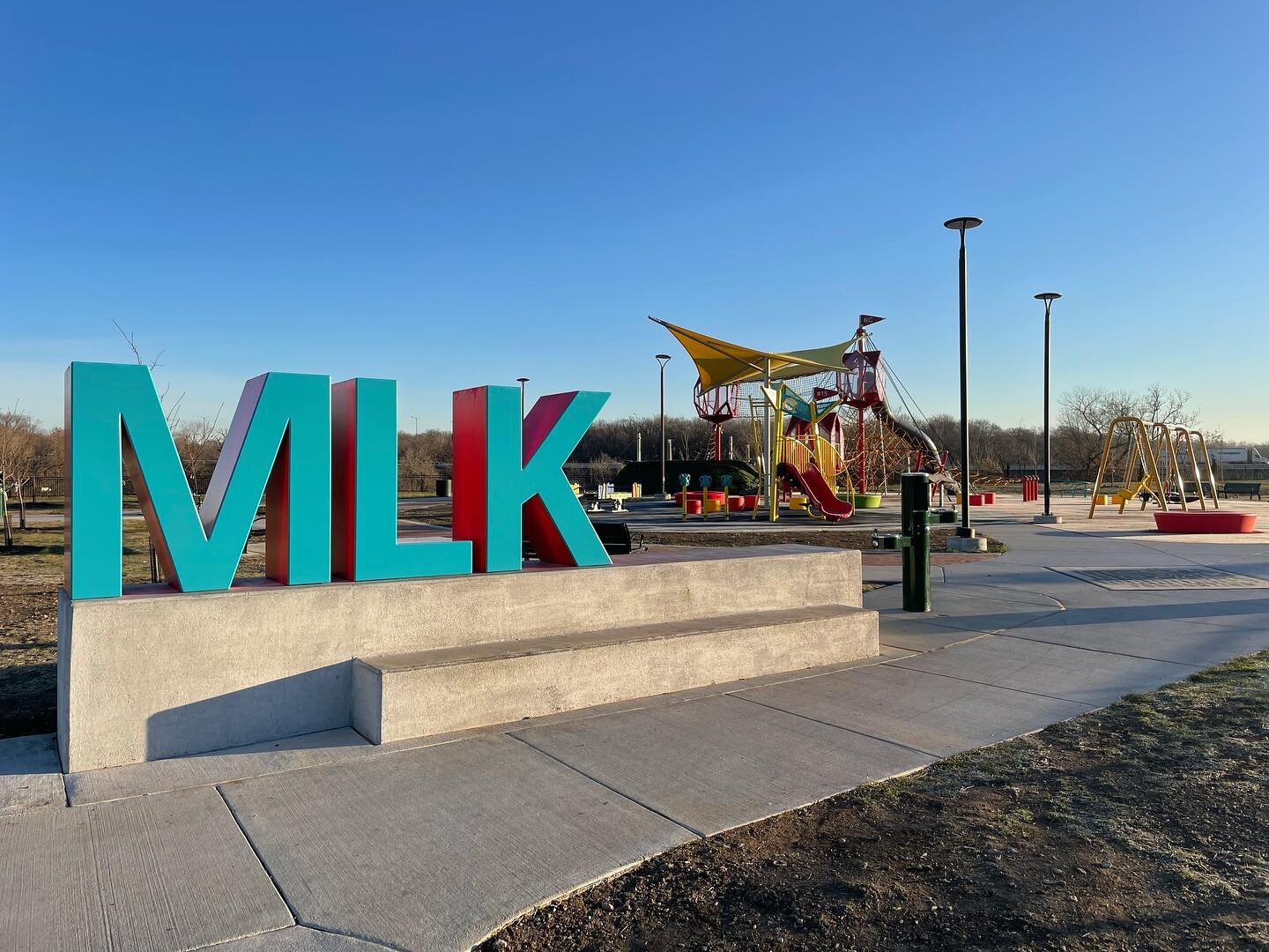 That one time we built a playground for @patrickmahomes @15andmahomies foundation in #KCMO 🙌🏻🙌🏻🙌🏻 #designbuildplay #playground #mlk @kcmoparks