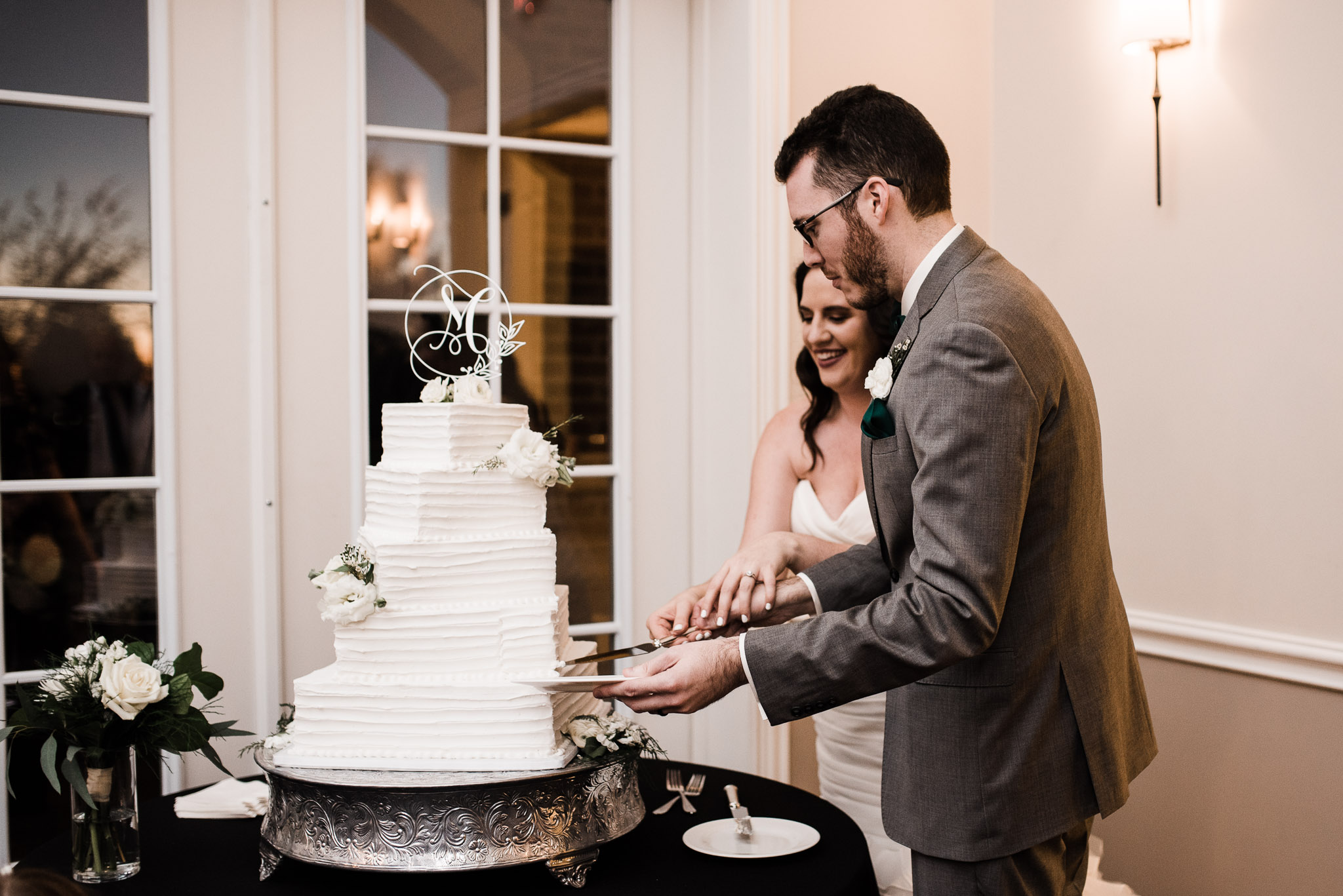 Bride and groom cutting the cake 