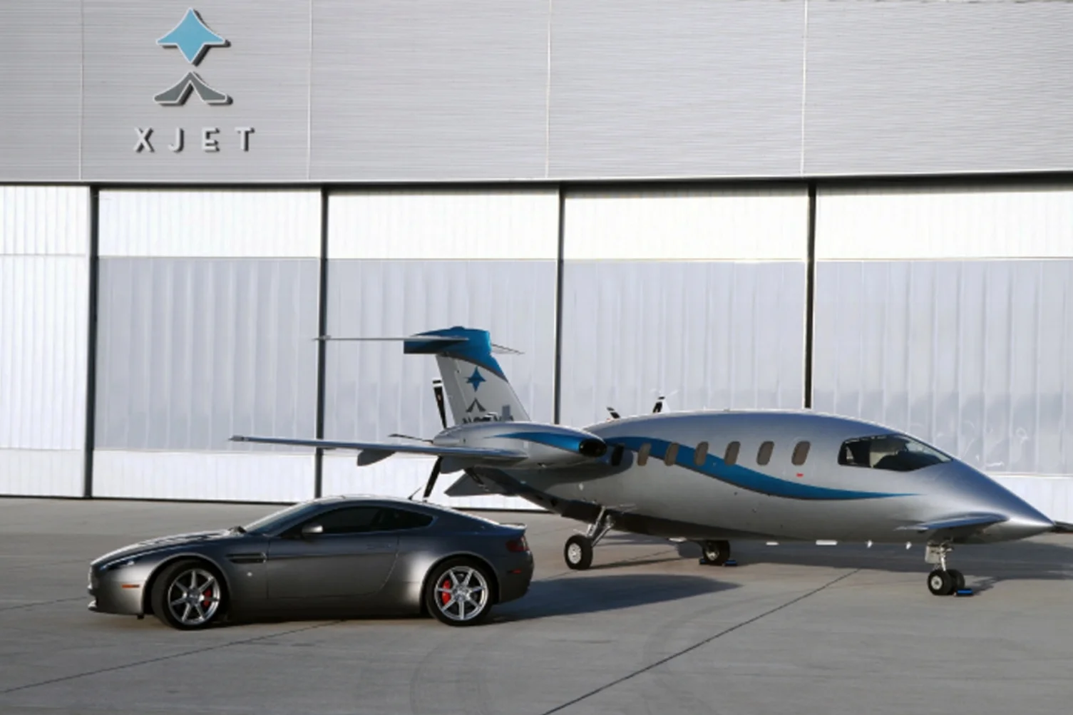 XJetSignAstonMartin&Plane.jpg