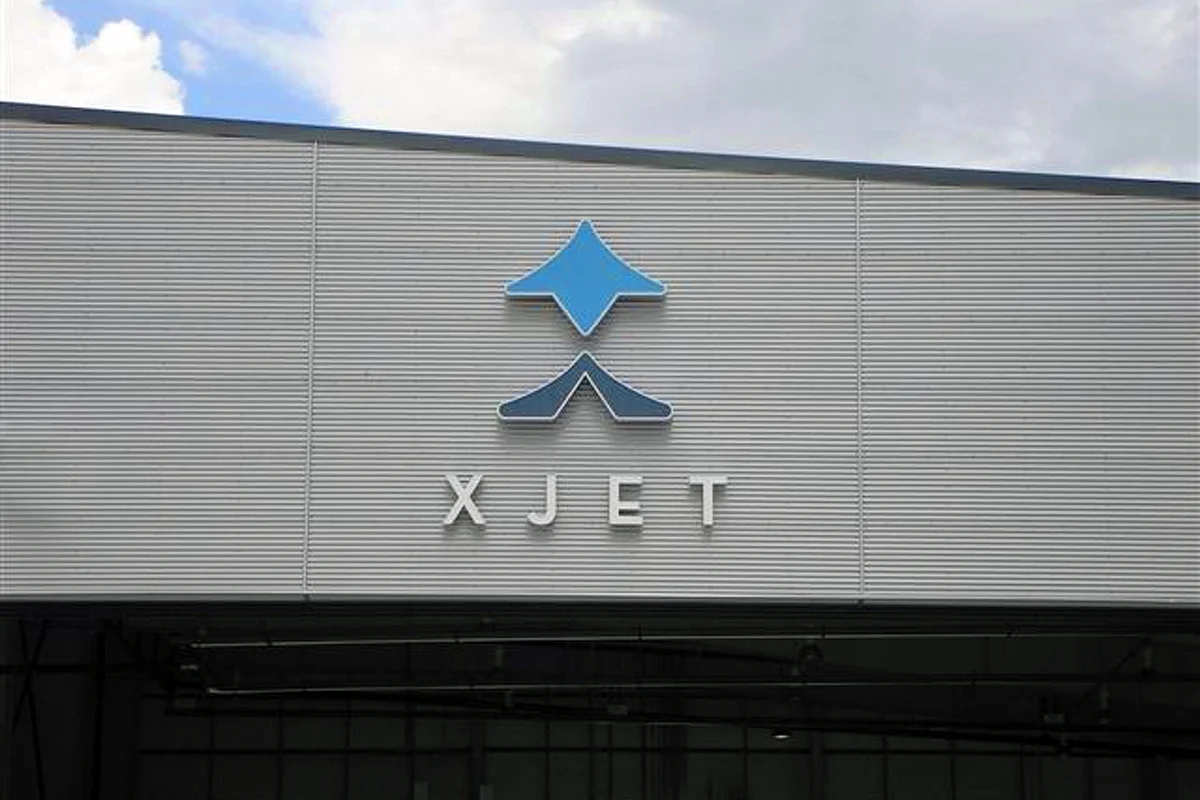XJetExteriorSign.jpg