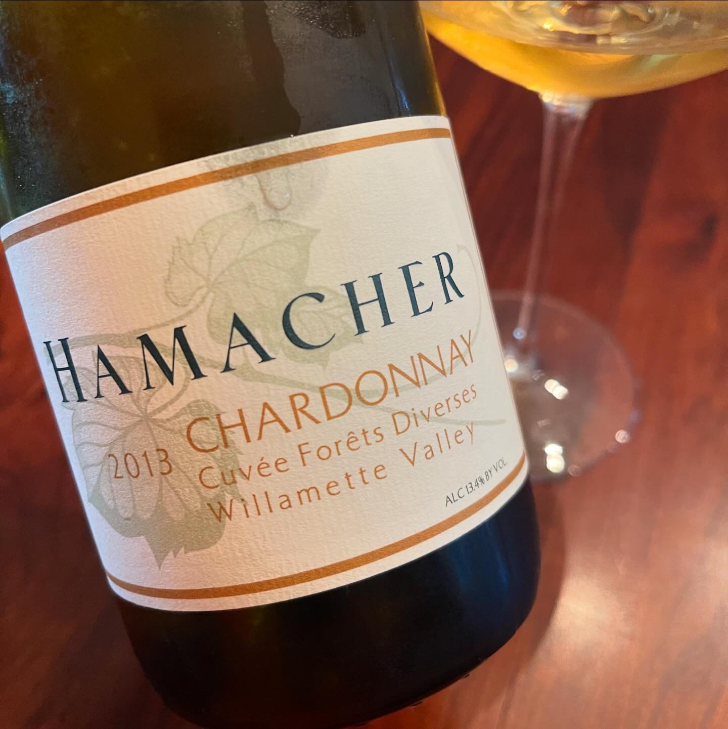 Color in photos not enhanced 😳 🦞. 
Shout out to my friend Marie, who is the best in the home kitchen, ever! 
And @steveguest1966&rsquo;s cellar is 💯.

@hamacherwines 2013 Chardonnay 
@soterwines 2016 Brut Ros&eacute; 

#summerishere #vestelletrave