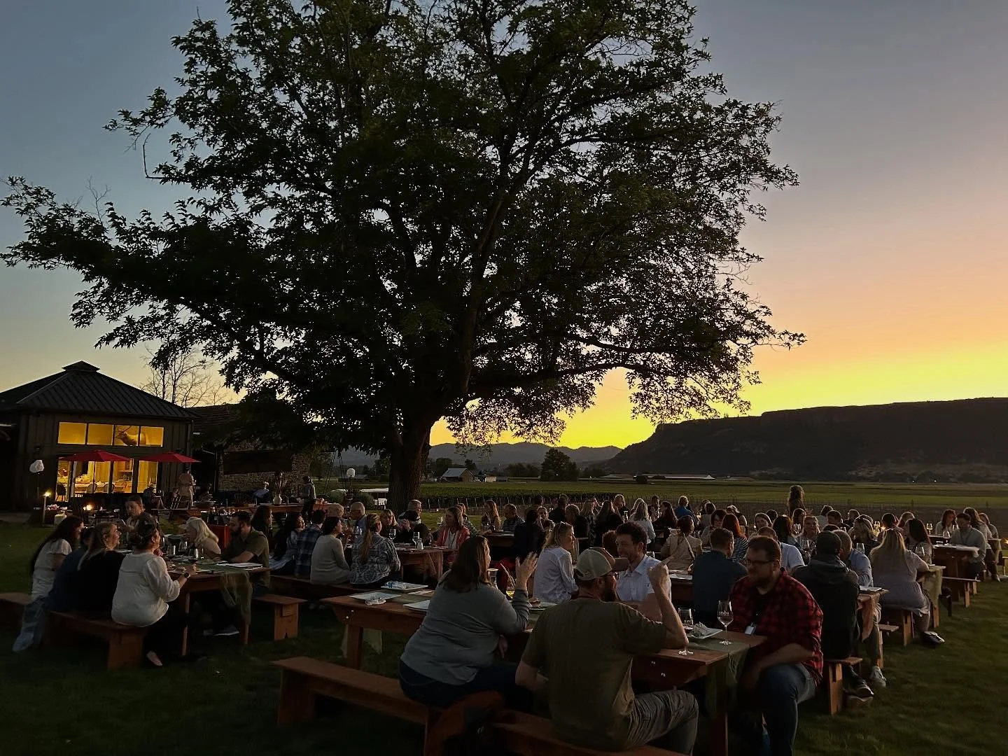 Table Rock Vineyard and Travel Medford&rsquo;s version of a party is one for the record book! From Salmon to the corn salad(-I took seconds), from the fly casting tutorial and live music to telescopes for star gazing! Guys, I saw Saturn!!😳 
Also, co