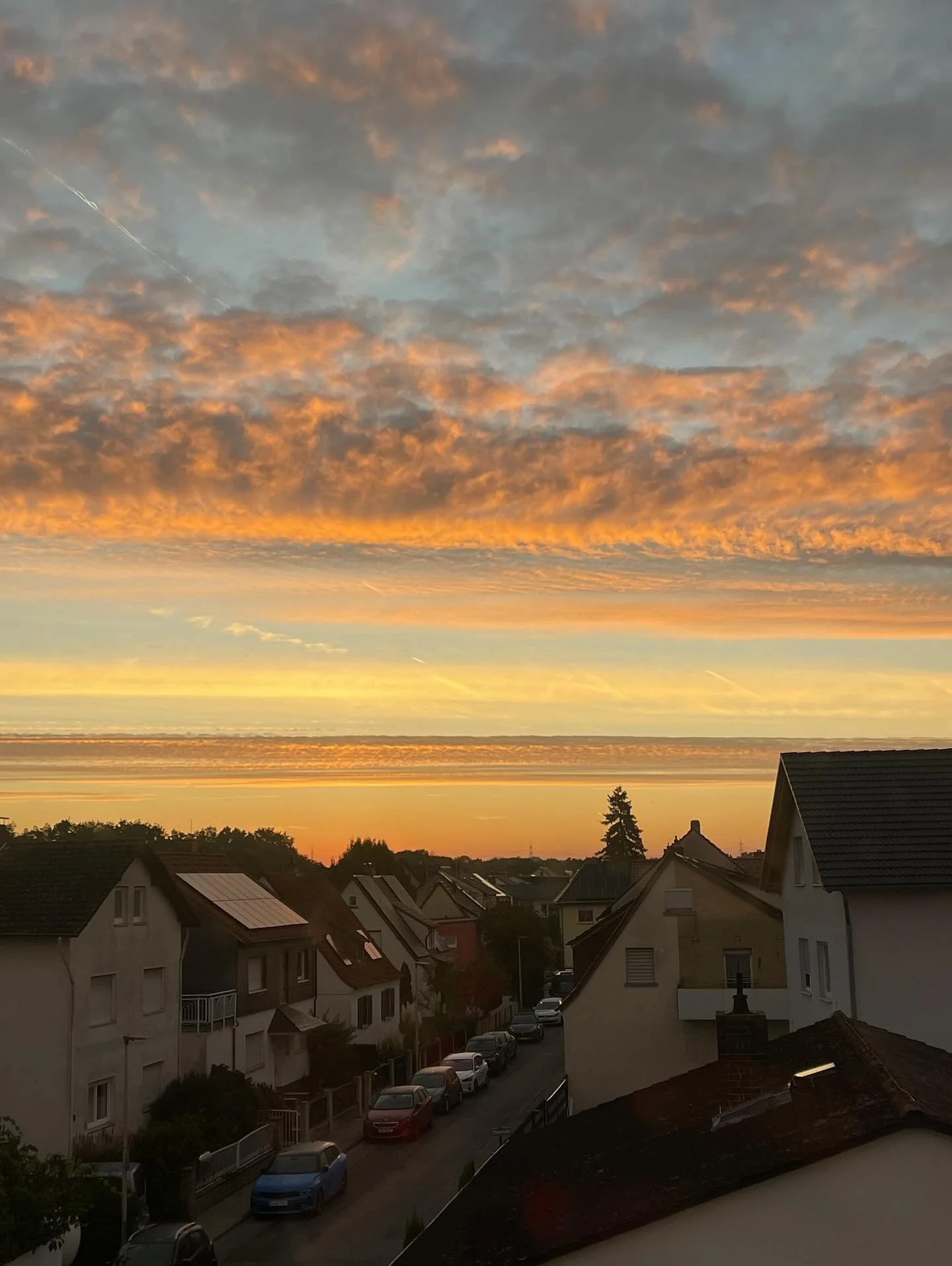 Sunrise over beautiful B&uuml;ttelborn, Germany. 

#vestelletravel #travelwinefood #dreamy #Germany