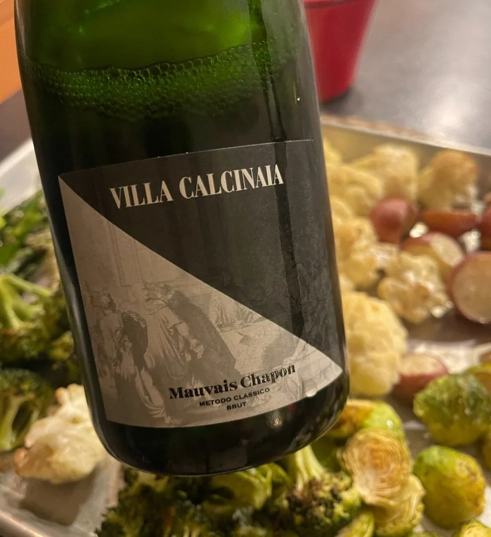 Fondue night with 🐓Villa Calcinaia bubbles 
and music by @tadeuszmachalski. 

#vestelletravel #travelwinefood @conti.capponi