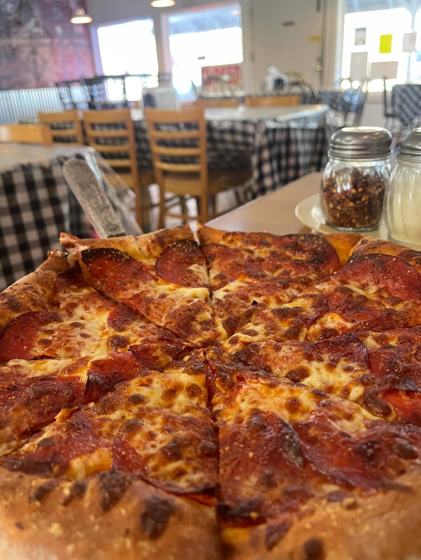 Destination Mill City? Absolutely! 

Giovanni&rsquo;s Mountain Pizza 🍕 still holds as one of my absolute favorite pizza in all of Oregon. 
Confirmed by the taste test that just happened. 

Pro-tip: when you&rsquo;re driving west from Bend, call in y