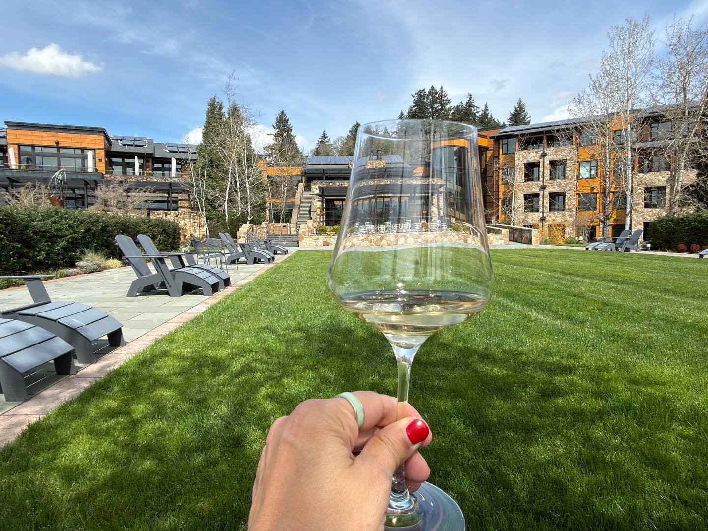 Did you know Jory now serves brunch until 2 PM? 🙀
🙋🏼&zwj;♀️ I would love a side of bacon with my Jory salad and Champagne, please. 

🥂Brut Champagne - Louis Roederer NV Collection 244, Champagne, France 

#vestelletravel #travelwinefood #OregonWi